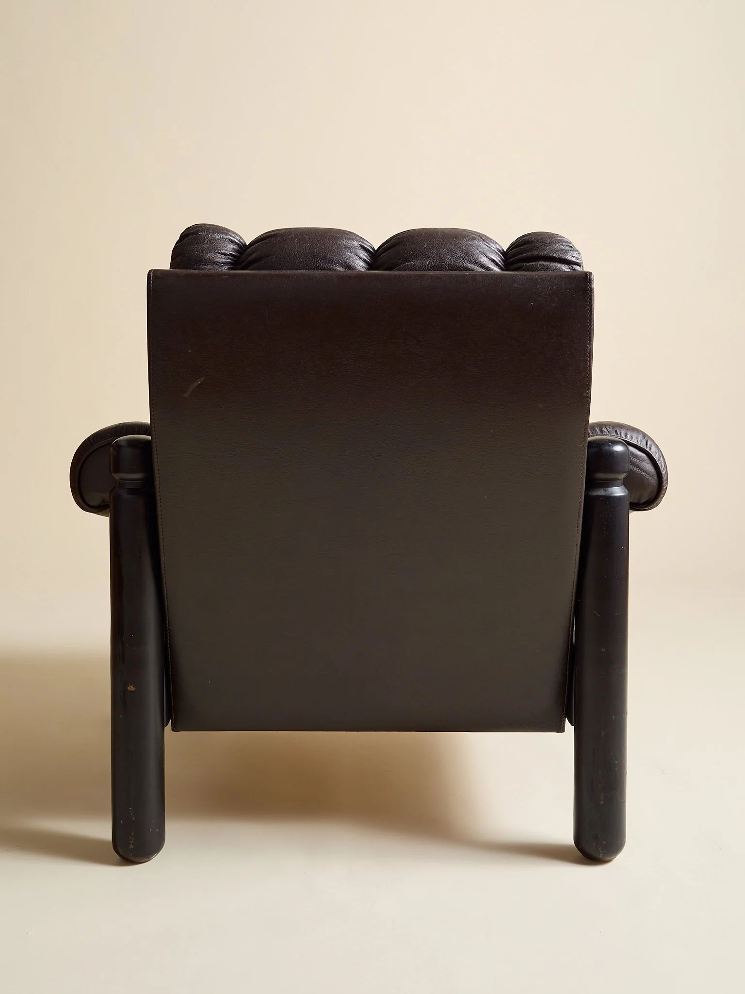 399_TheVintageDarkBrownMidCenturyLoungeChairs_06.jpg