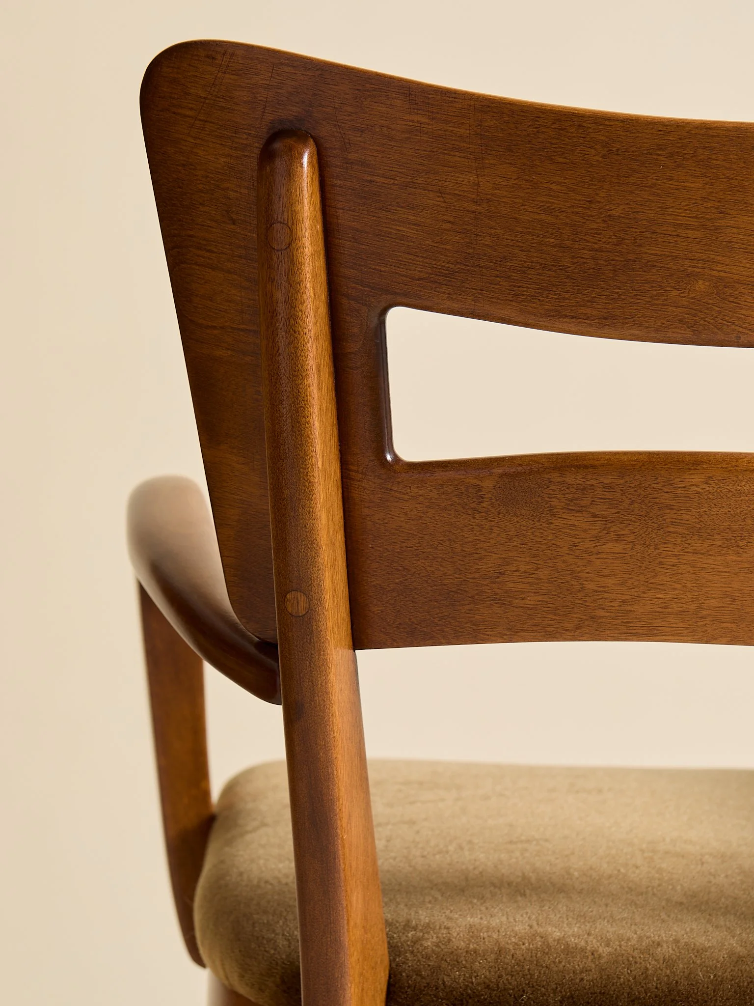 396_TheVintageHeywoodWakefieldM154C"DogBiscuit"UpholsteredDiningChairs_11.jpg