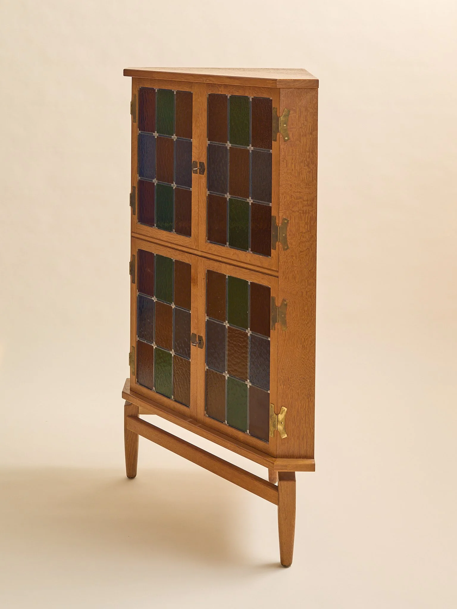 385_TheVintageOak&StainedGlassCornerCabinetAttHenningKjaernulf1960S_05.jpg