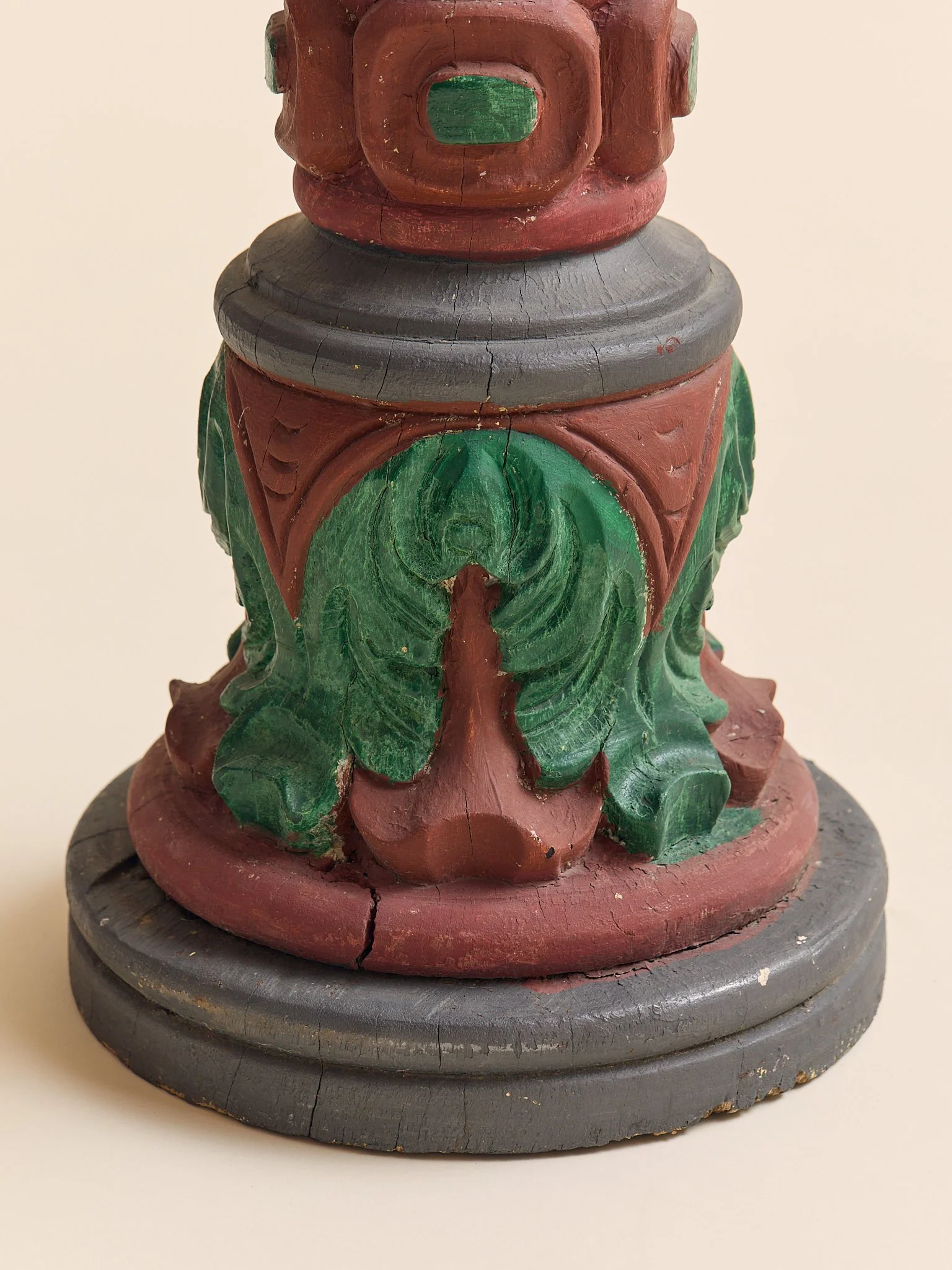 254_TheHandPaintedRedandGreenSolidOakPedestal_008.jpg