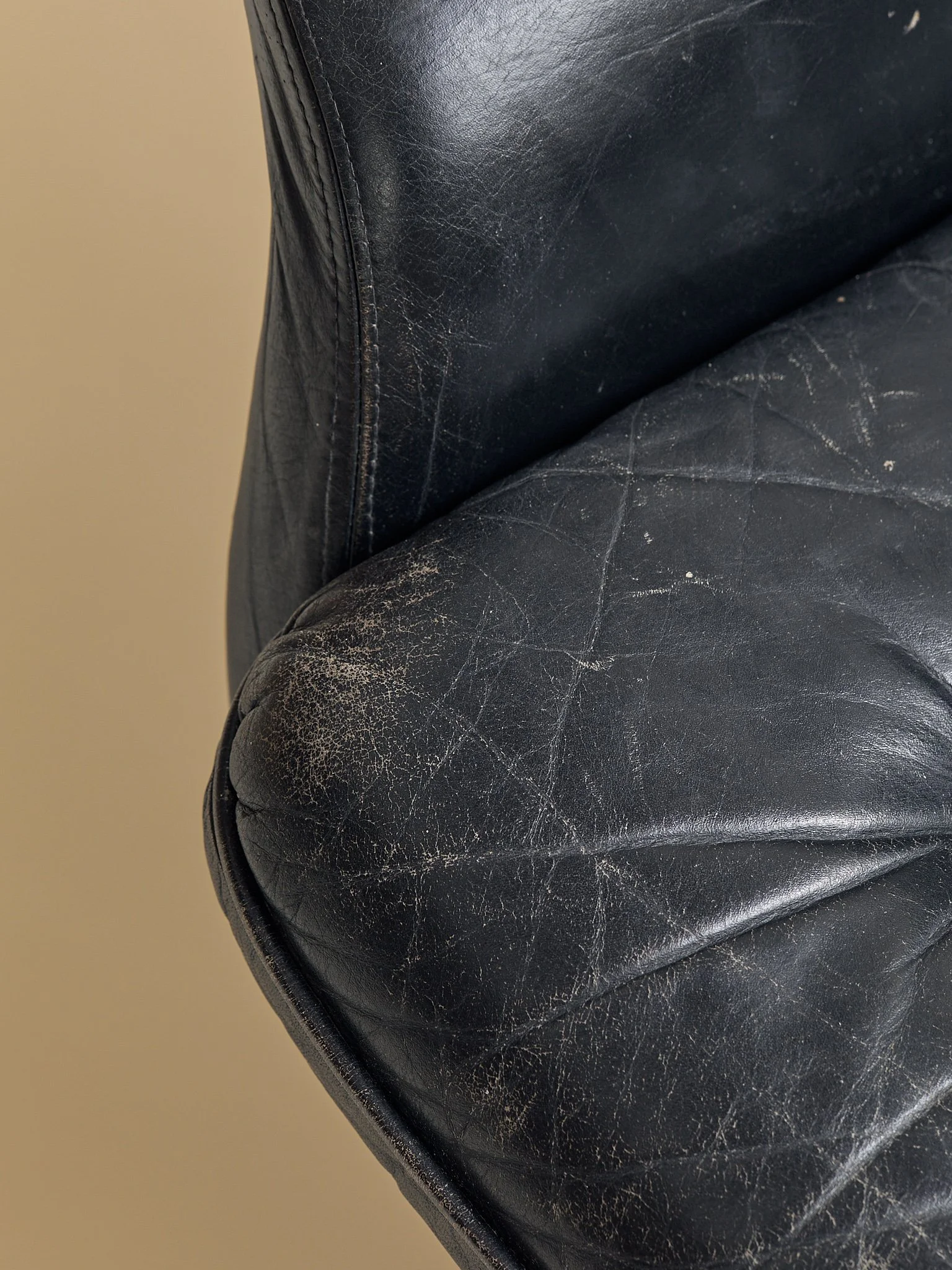 289_TheVintageH.W.KleinforBraminDanishLeatherLoungeChair1960s_09.jpg