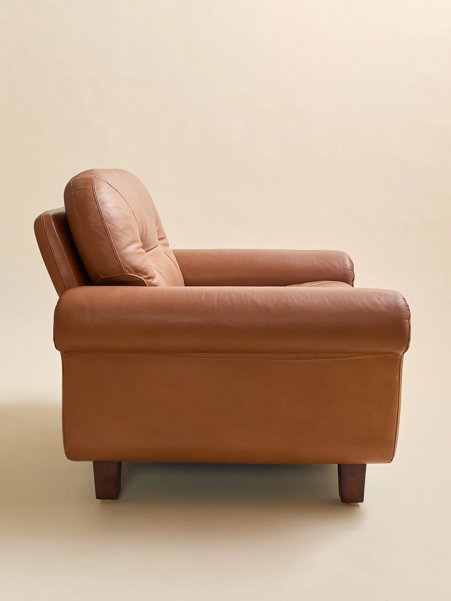 377_TheVintageGeorgThamsDanishLeatherLoungeChairs_04.jpg