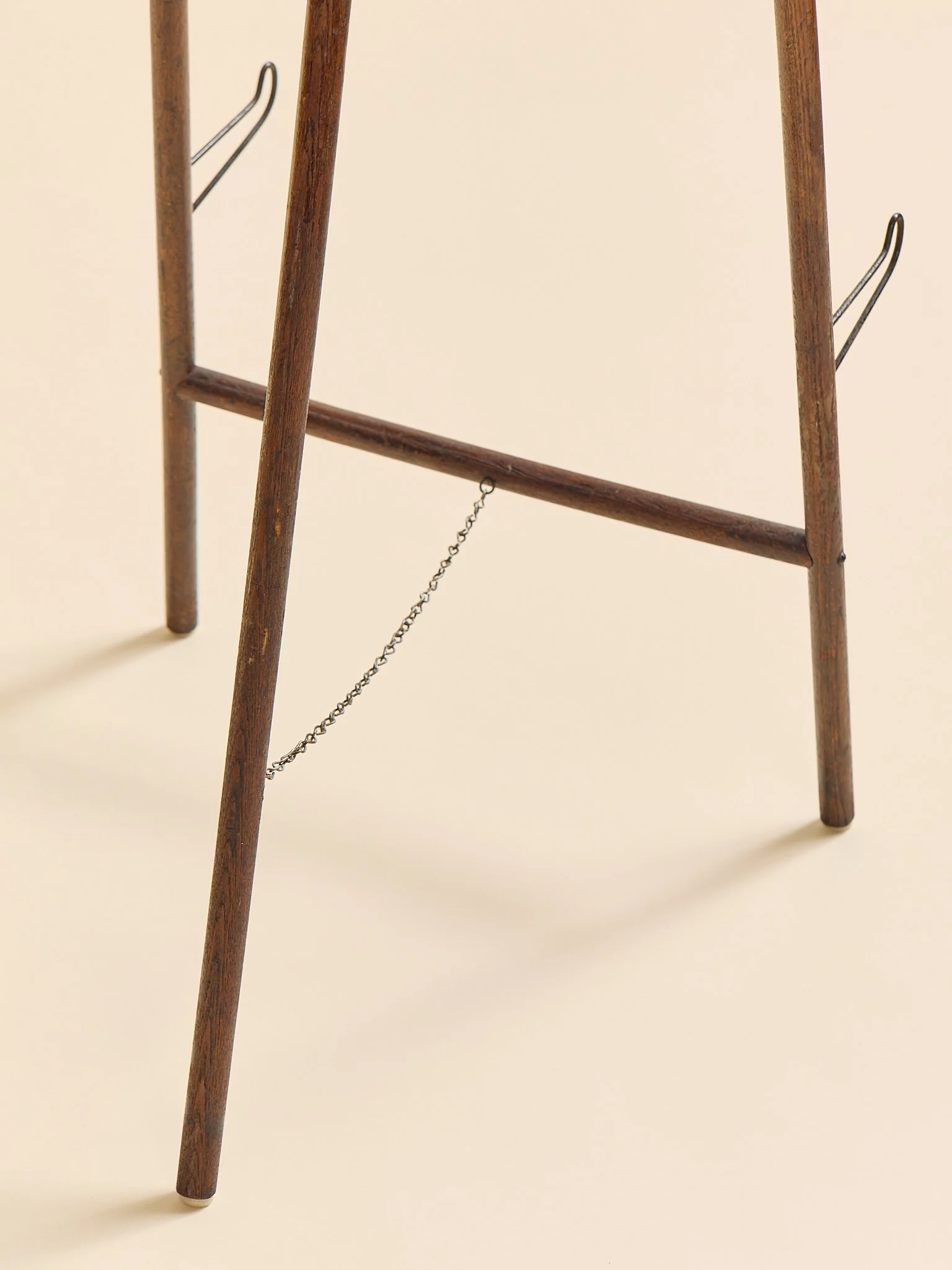 337_TheAntiqueWoodCarvedEasel_08.jpg