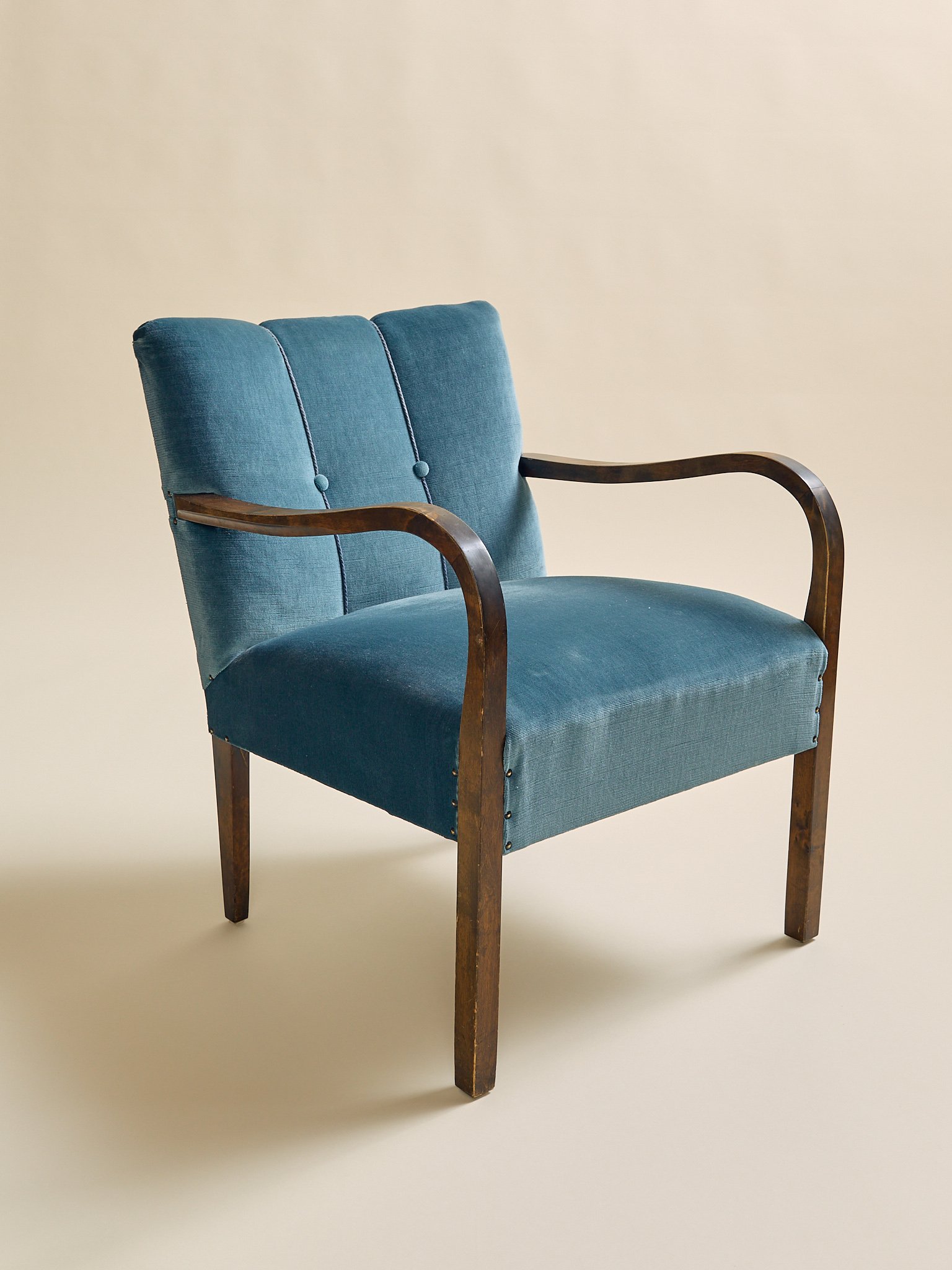 311_TheVintagePairofFritzHansenStyleDanishLoungeChairsc1960s_03.jpg