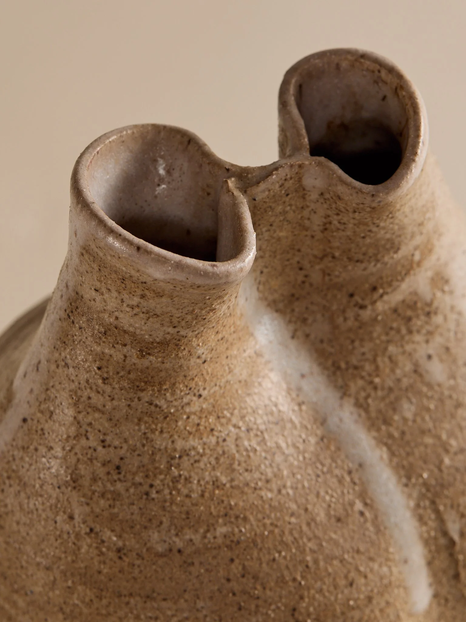 213_TheVintageHandMadeCeramicDoubleBudVase_008.jpg
