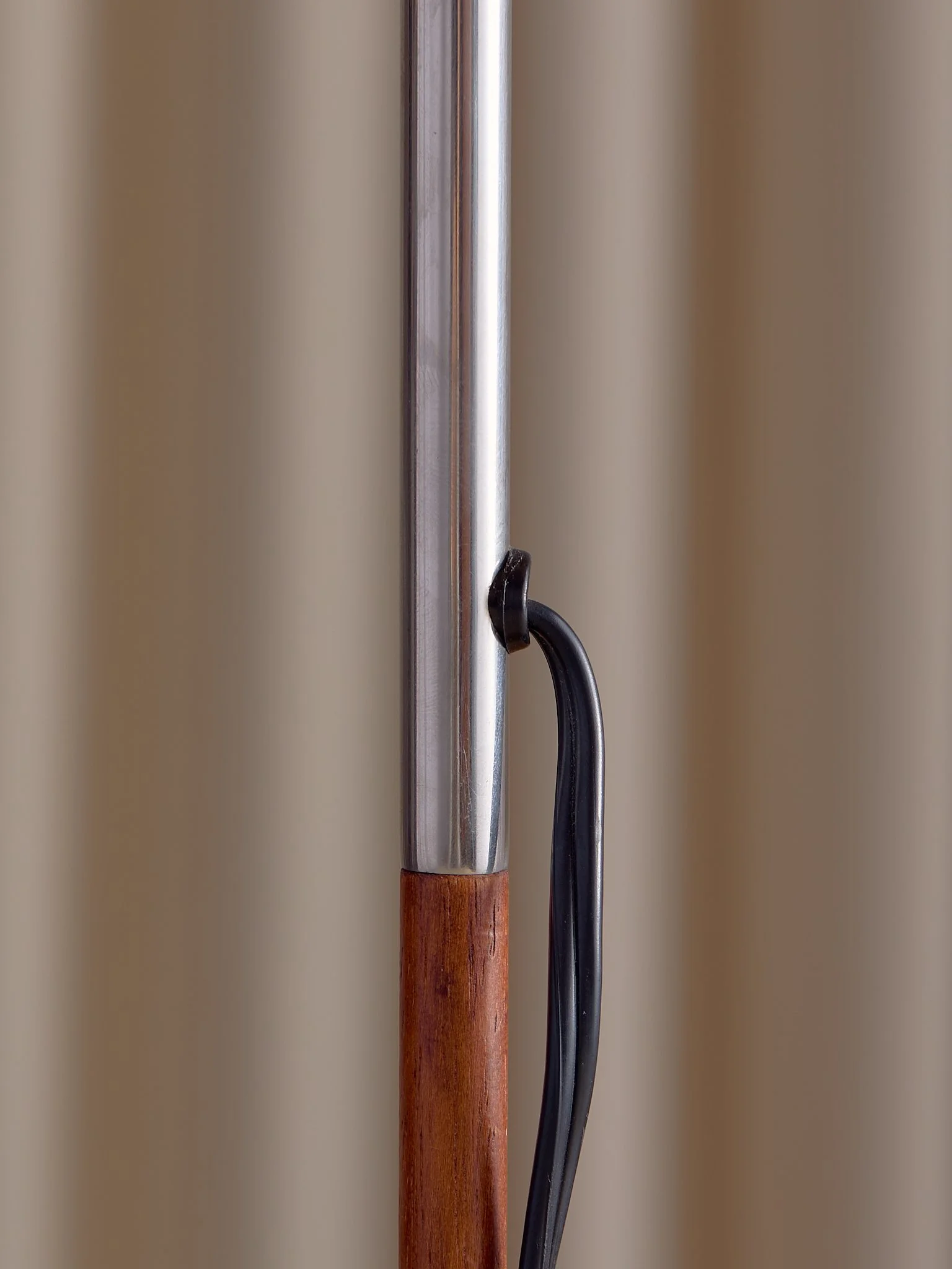 111_TheVintageMCMWood &ChromeThinLampwithWhipstitchShade_006.jpg