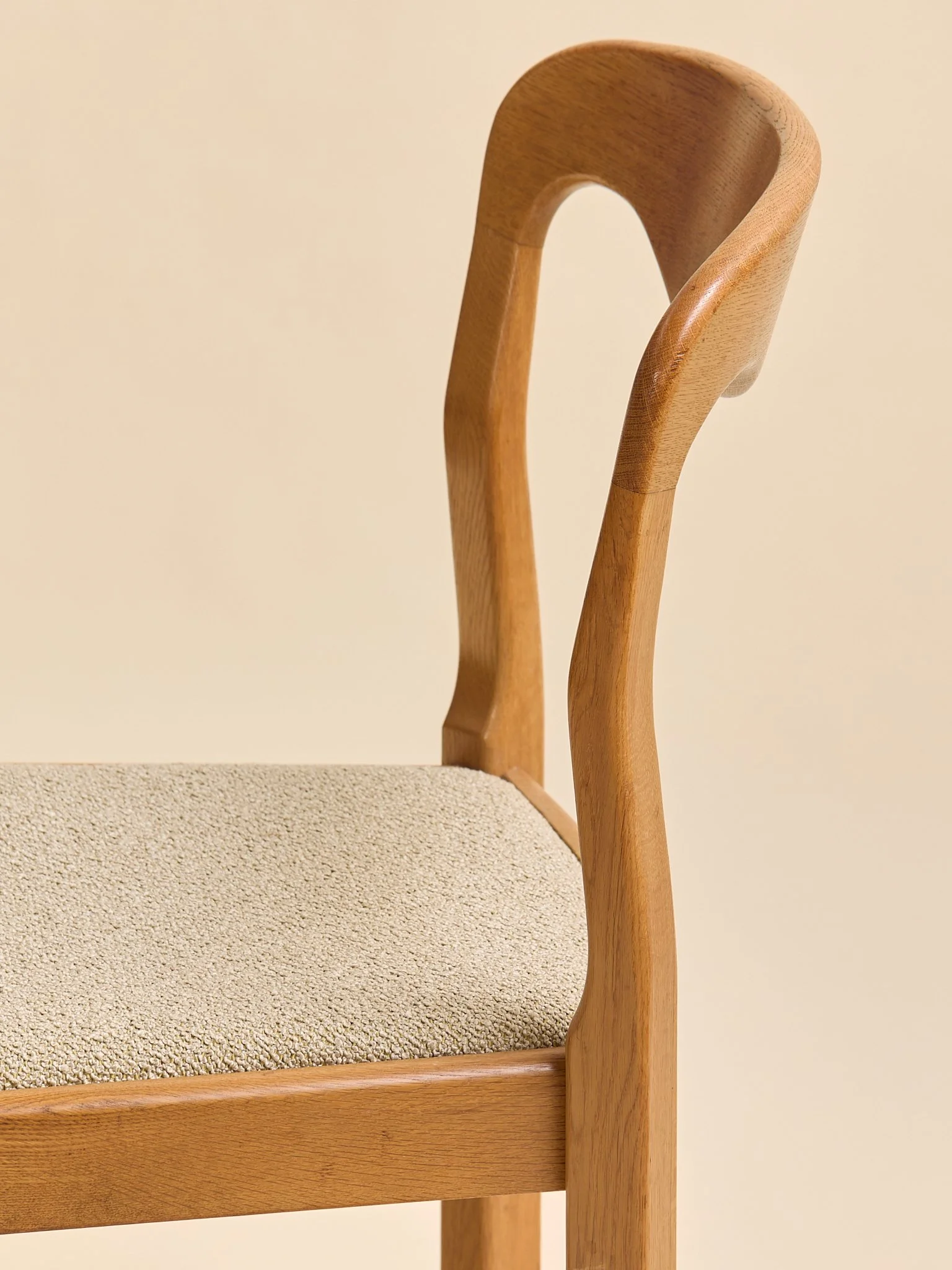 378_TheVintageStyleOfMollerOak&BoucleDiningChairs1970s_12.jpg