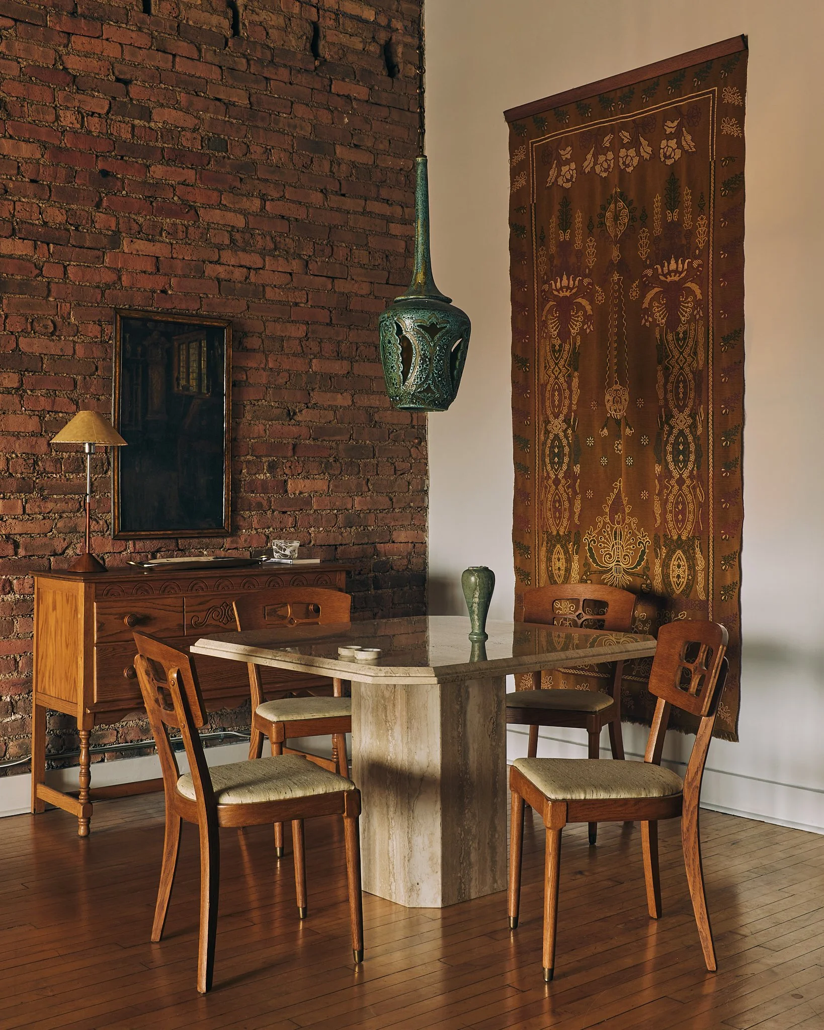 Shot_03_DiningVignette_005_Main 1.jpg