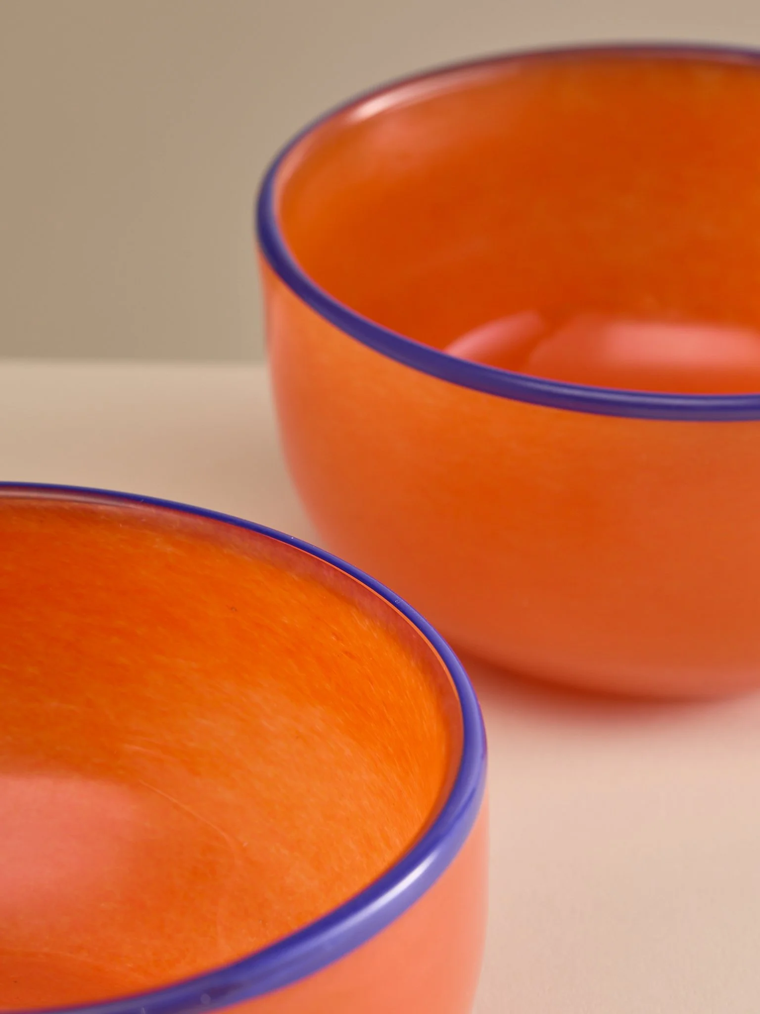300_TheVintagePairofOrangeglassbowls_009.jpg