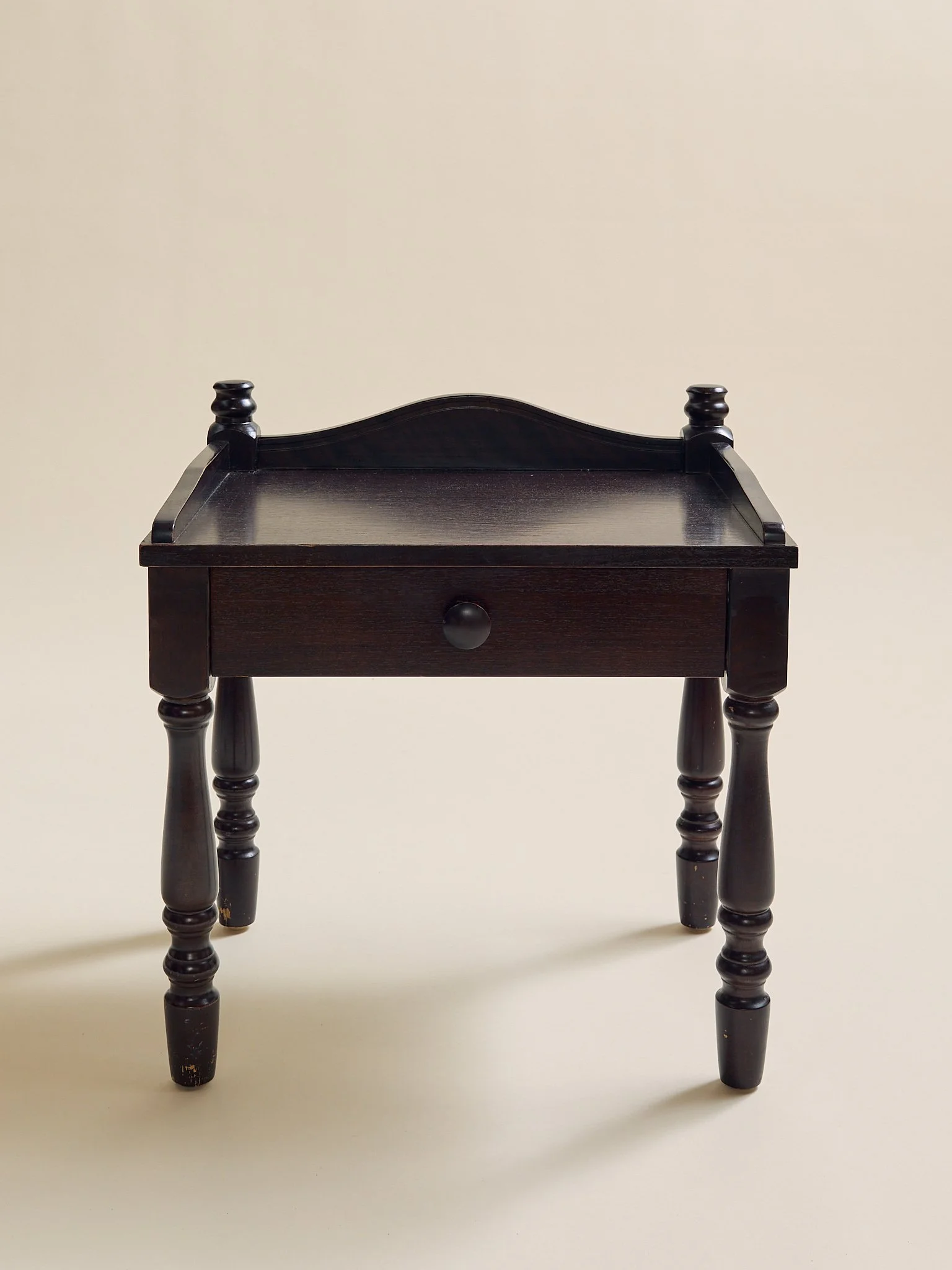 291_TheVintagePairofSwedishPaintedPineNighstands1950s_03.jpg