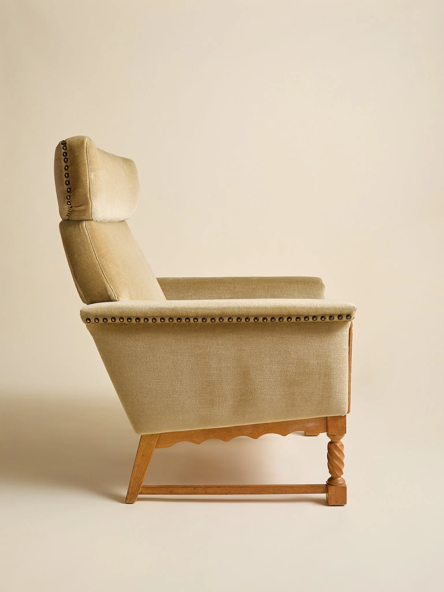 394_TheVintageDanishVelourCarvedDetailArmchairs_03.jpg