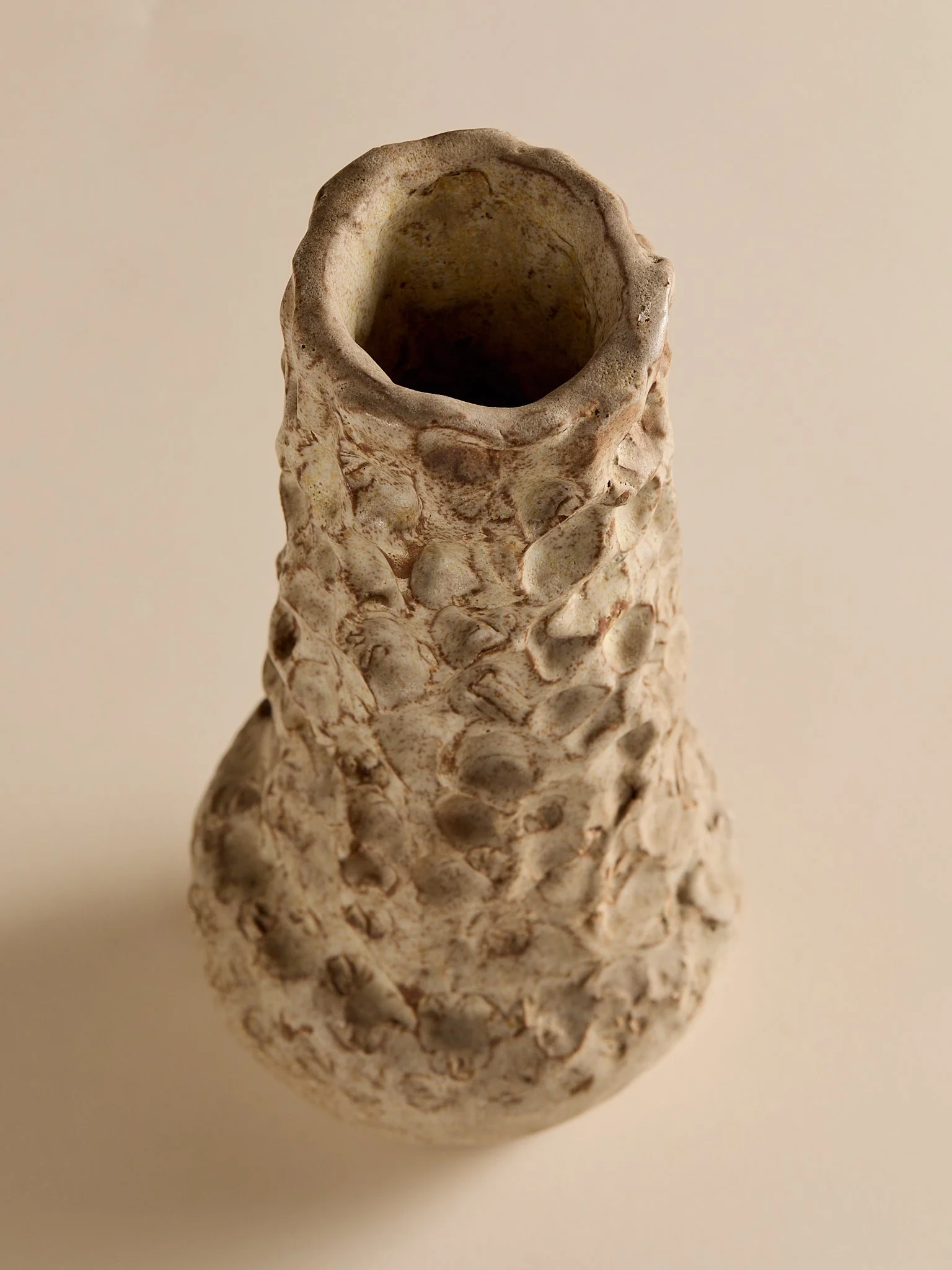 212_TheVintageHandMadeCeramicDappleTextureVase _003.jpg