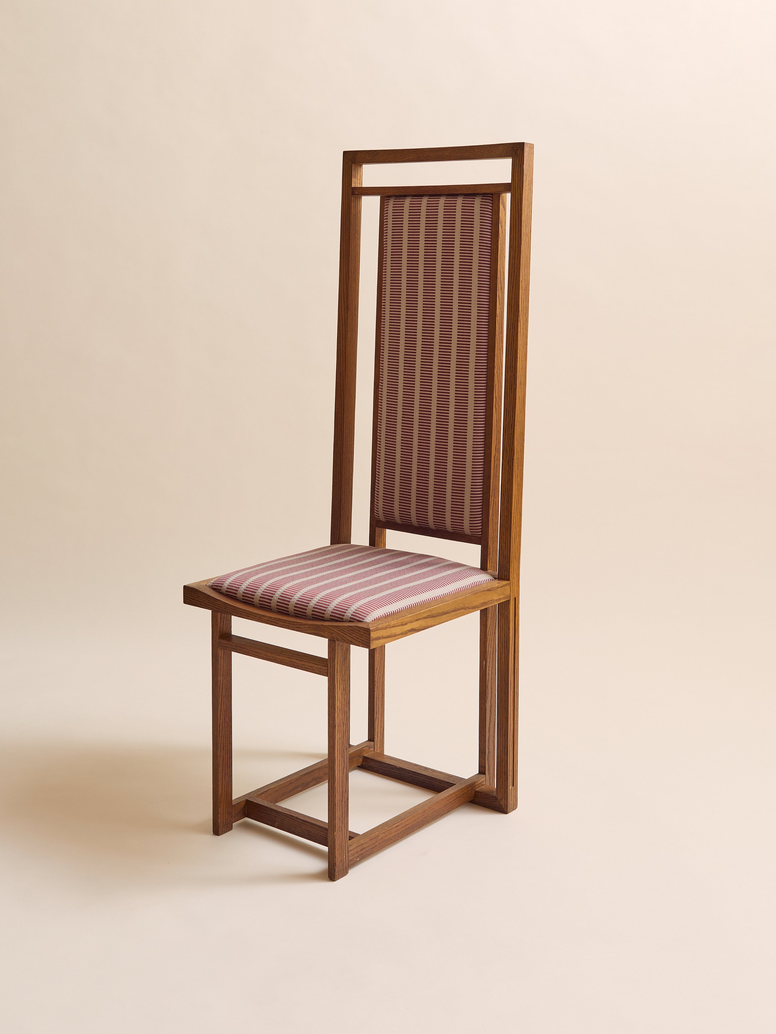 116_TheVintageOakPrairieChairInTheStyleOfFrankLloydWright_003.jpg