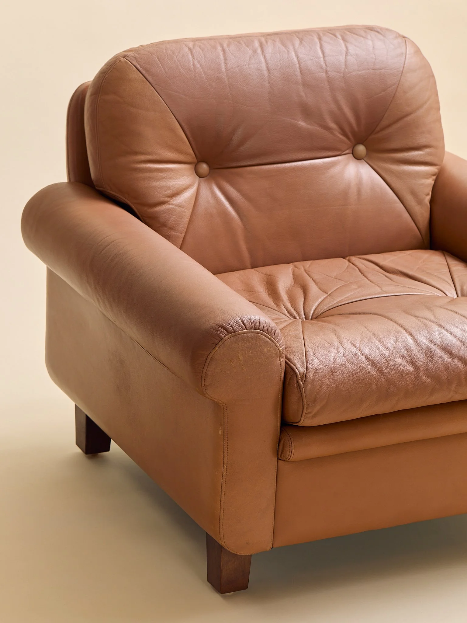 377_TheVintageGeorgThamsDanishLeatherLoungeChairs_12.jpg