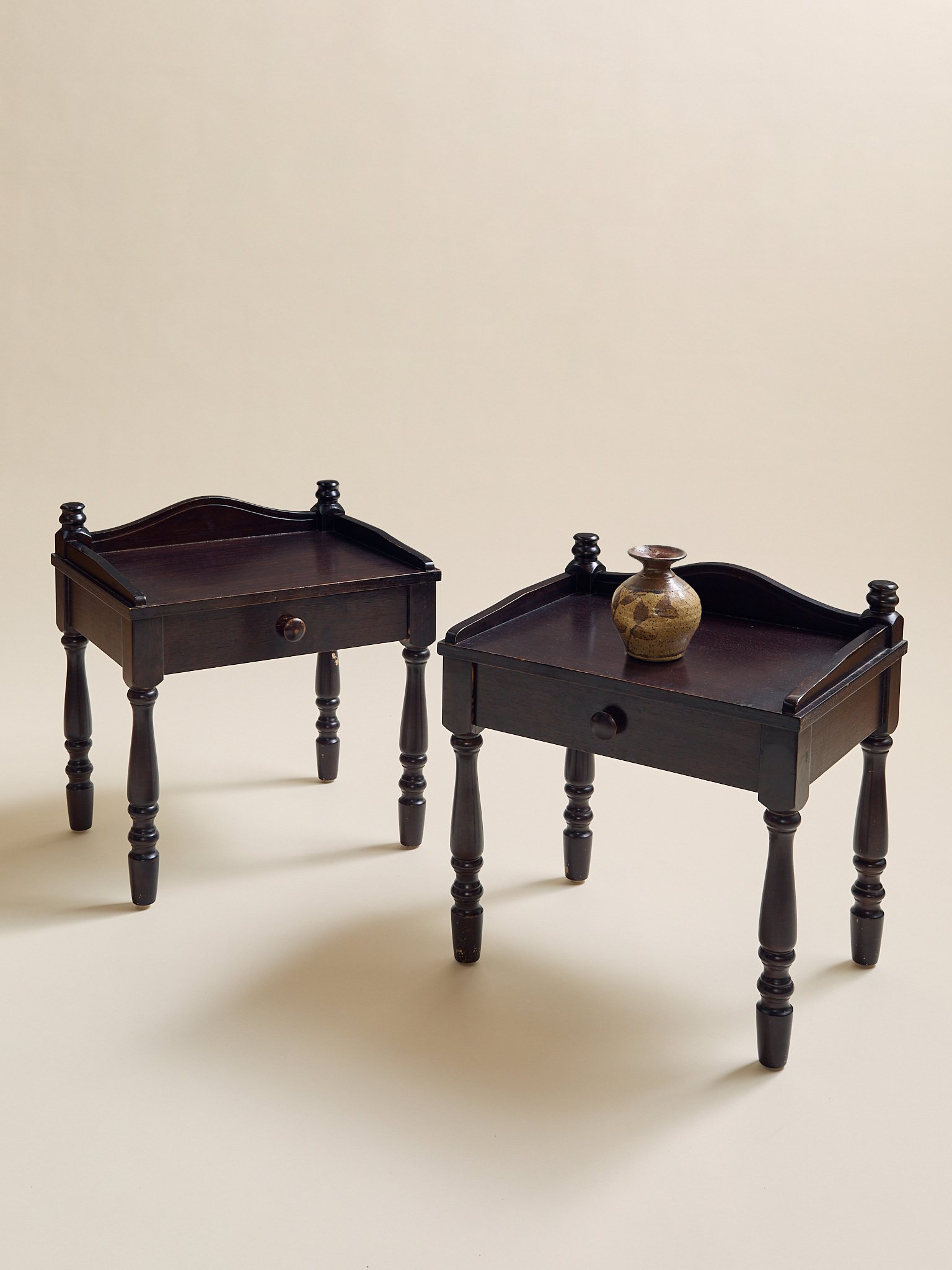 291_TheVintagePairofSwedishPaintedPineNighstands1950s_01.jpg