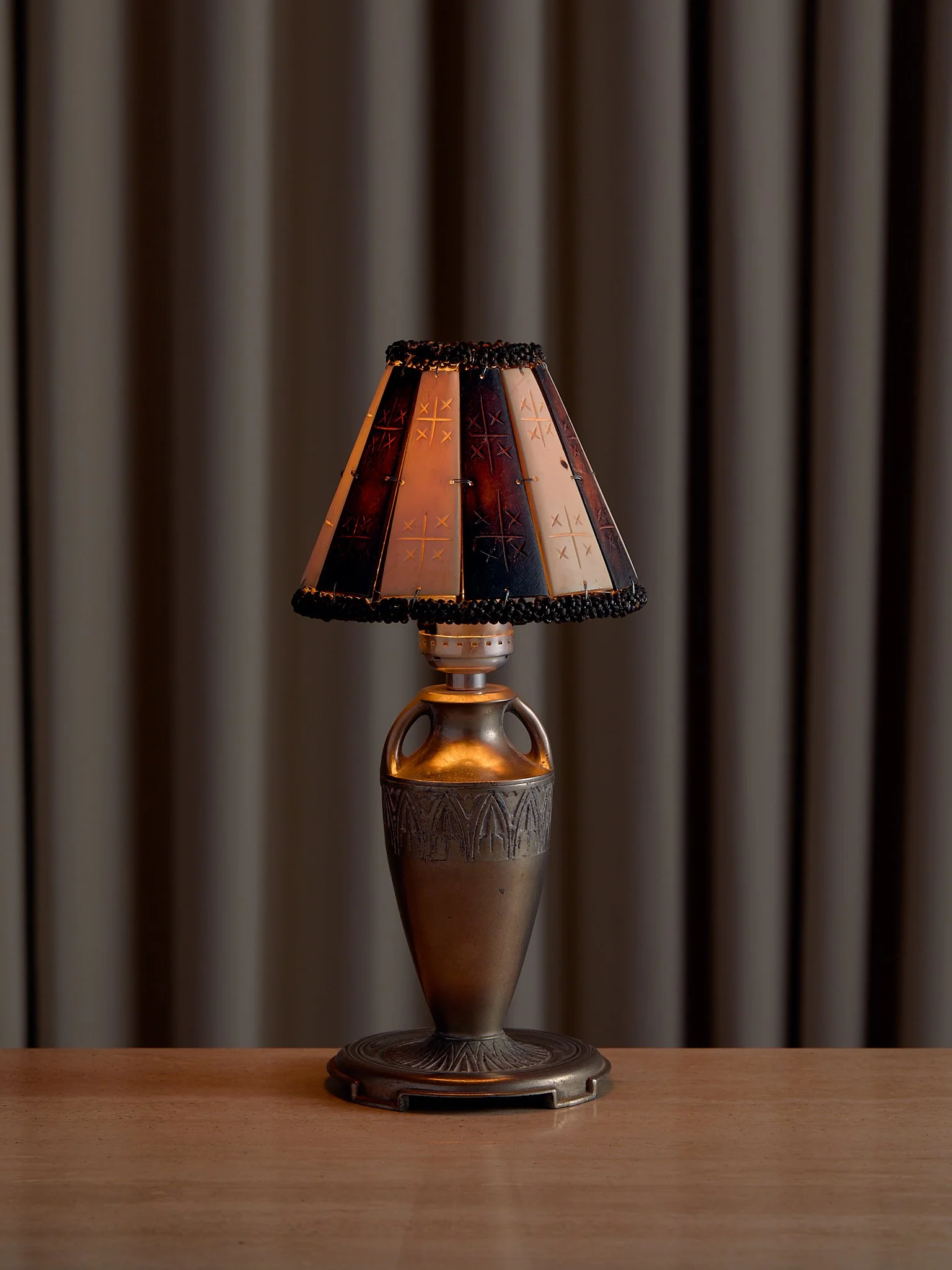 110_TheVintageMiniaturePewterLamp_002.jpg