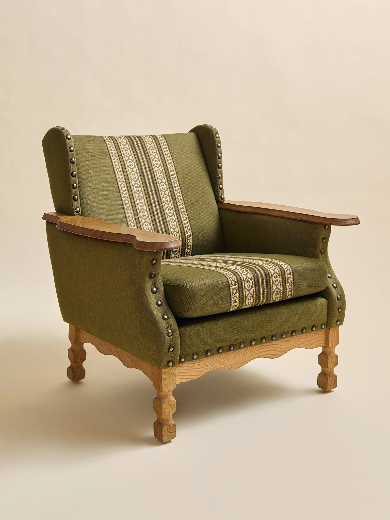 372_TheVintageDanishOakLoungeChairsAttrHenningKjaernulf1960s_02.jpg