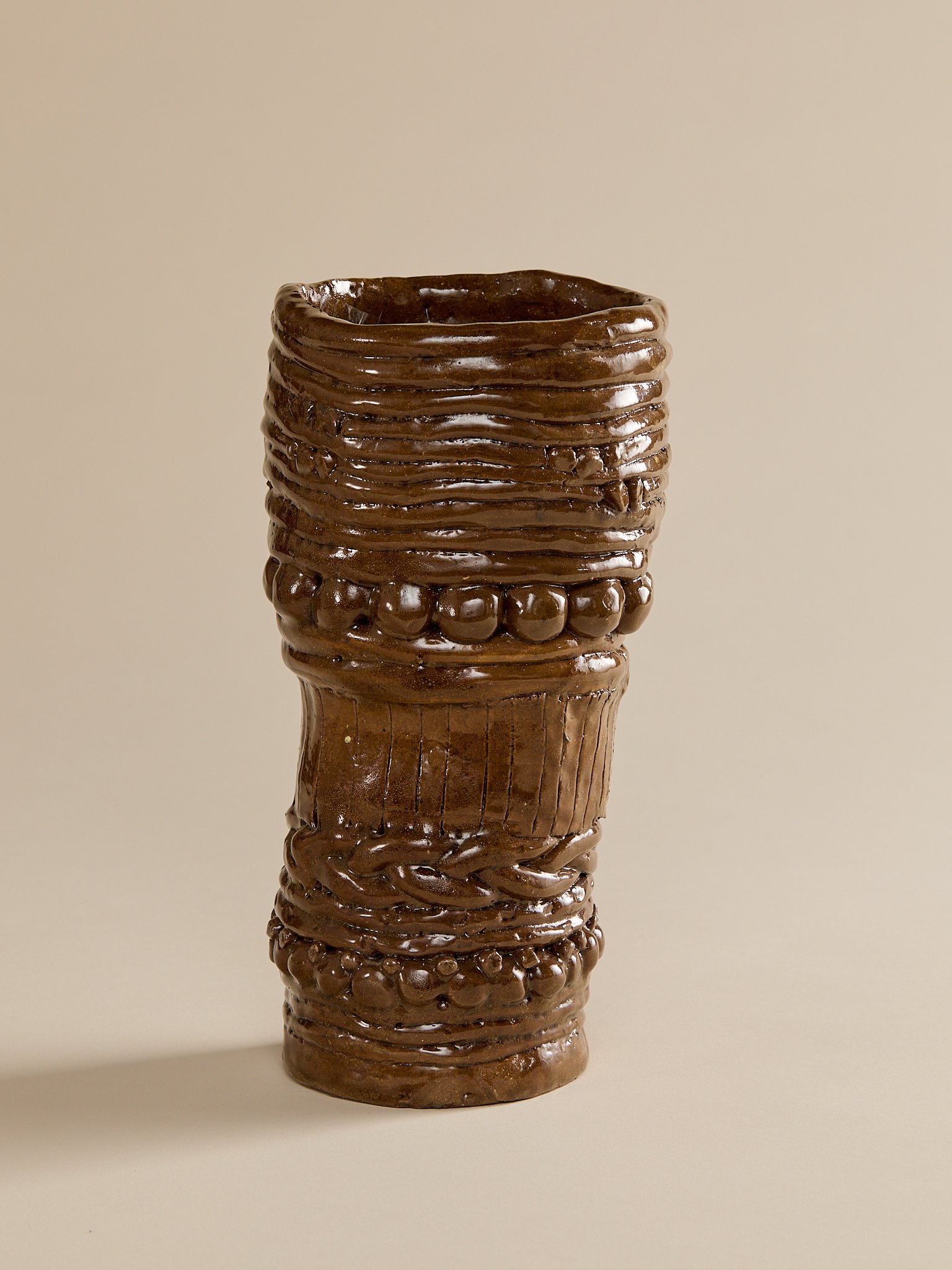 210_TheMCMHandmadeBrownCeramicVase_004.jpg