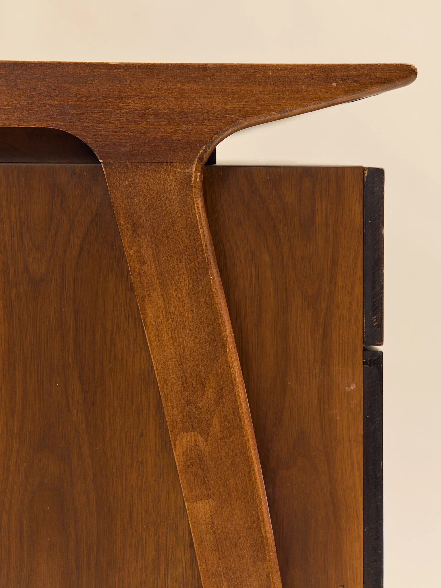 322_TheVintageMCMLeatherTopDesk_13.jpg
