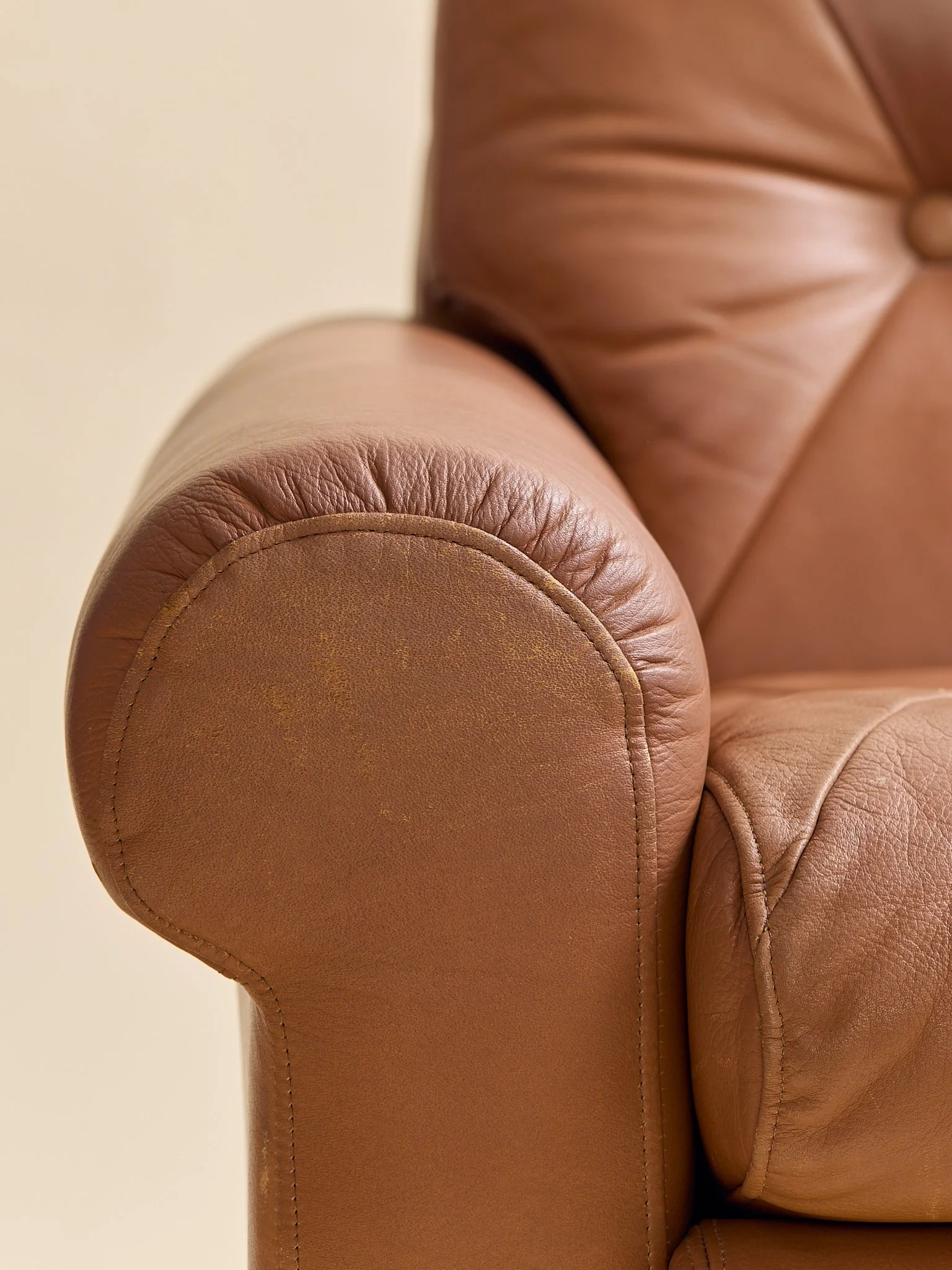377_TheVintageGeorgThamsDanishLeatherLoungeChairs_13.jpg