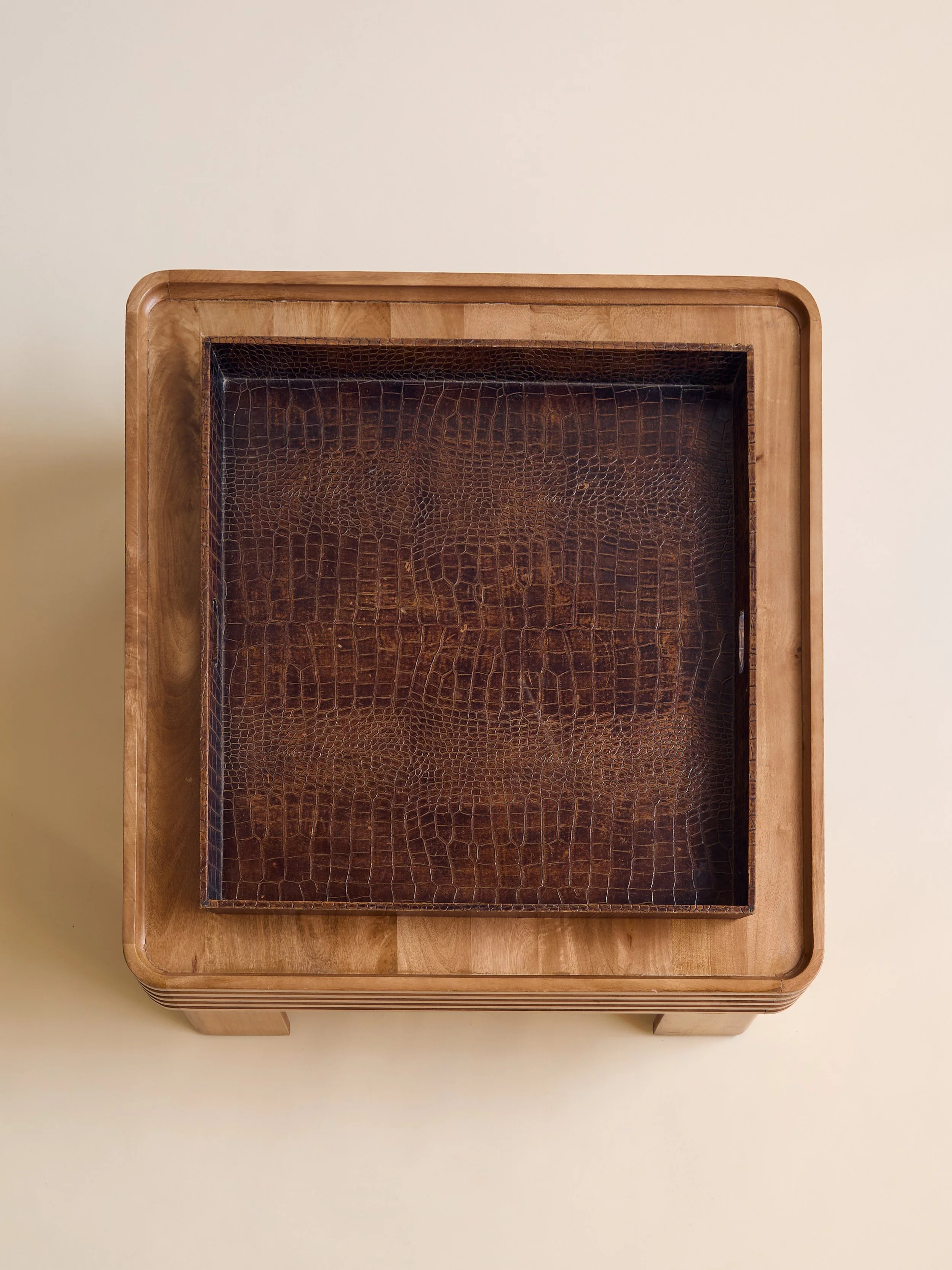29_TheVintageLargeLeatherSquareTray_002.jpg