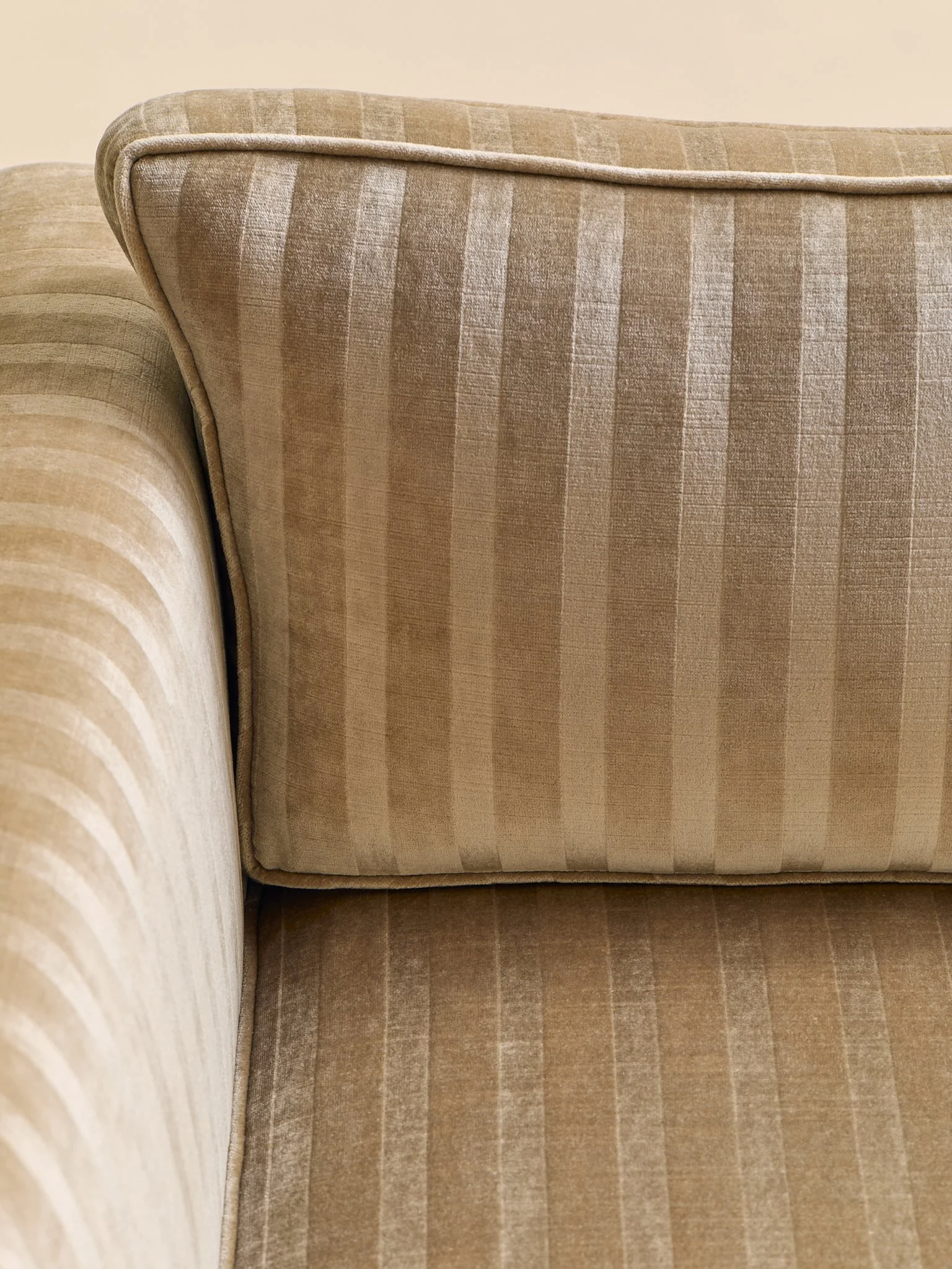 143_The60sModStripeSofa_007.jpg