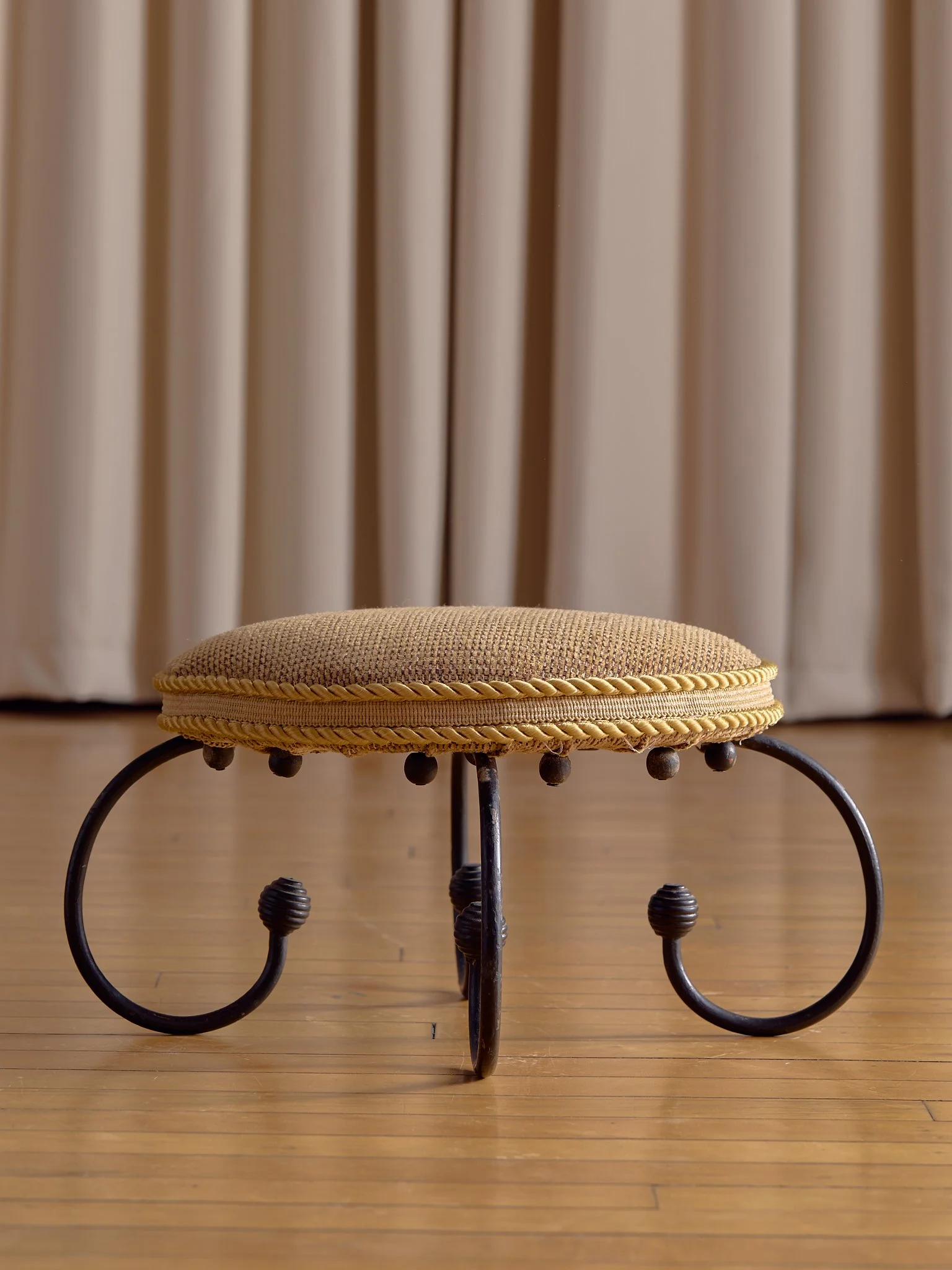 46_TheVintageOrnateCurlyFootstool_001.jpg