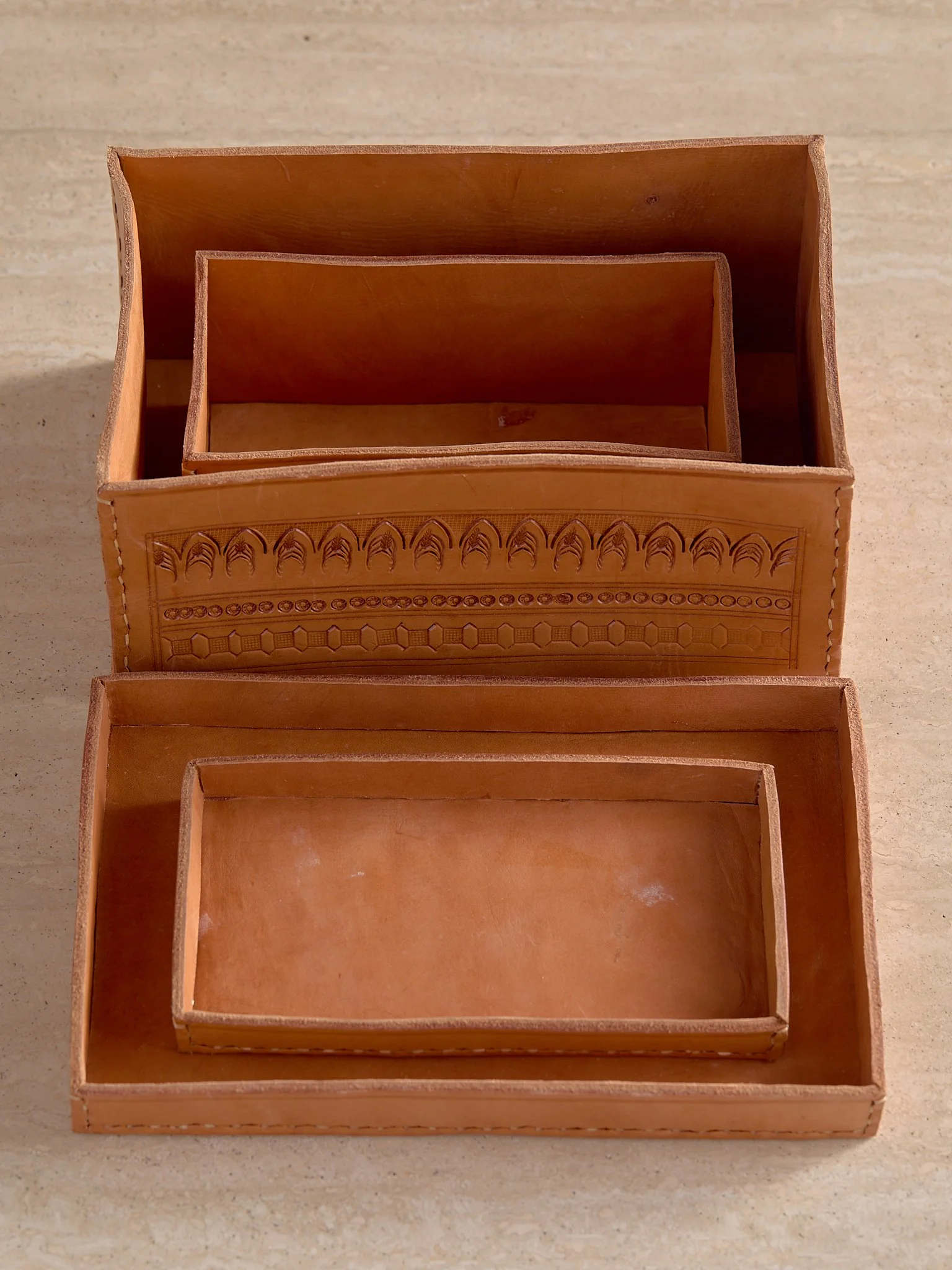 82_TheVintageCarvedLeatherStackedBoxSet_007.jpg