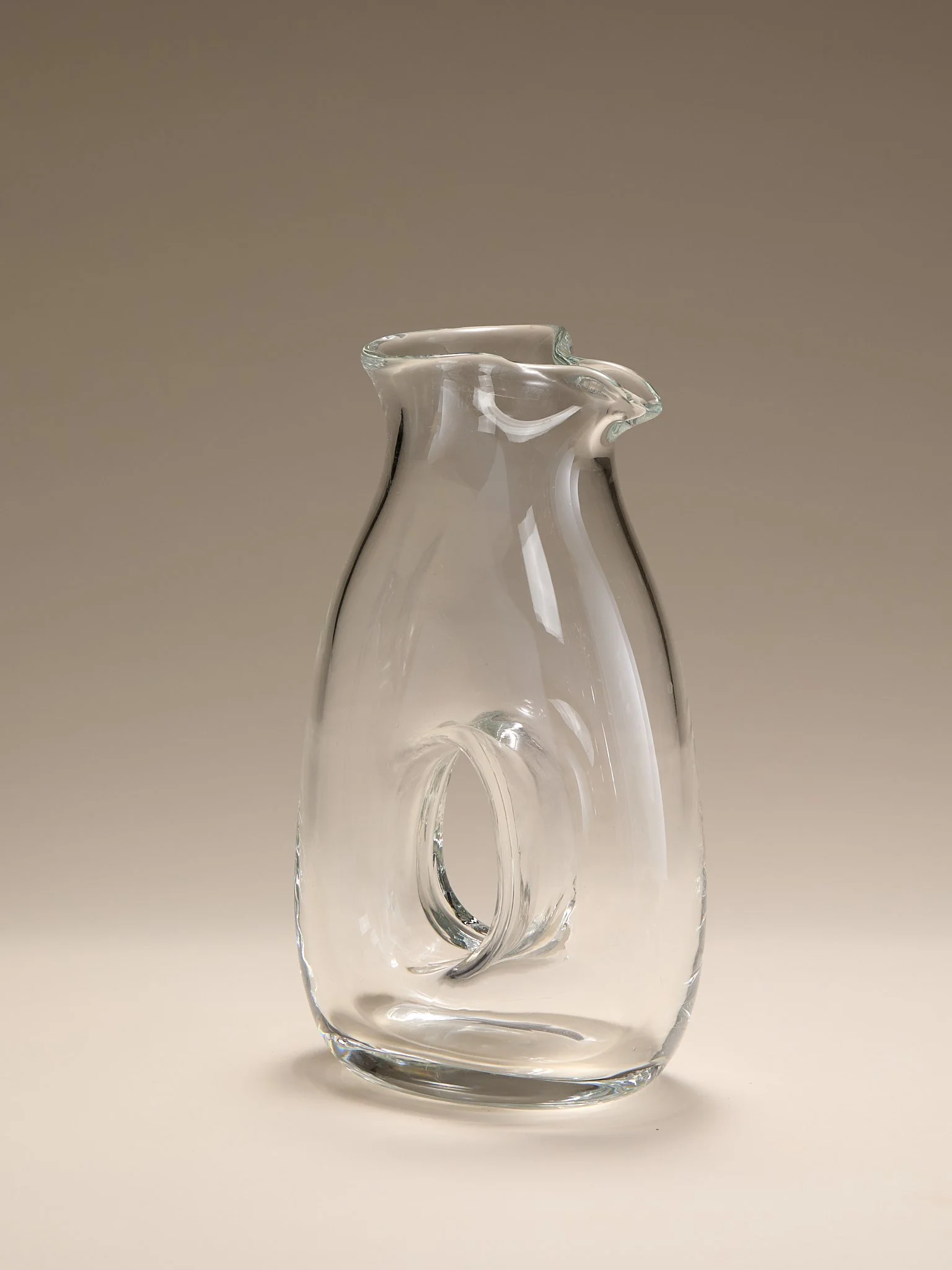 184_TheVintageHandBlownWaterPitcher_002.jpg