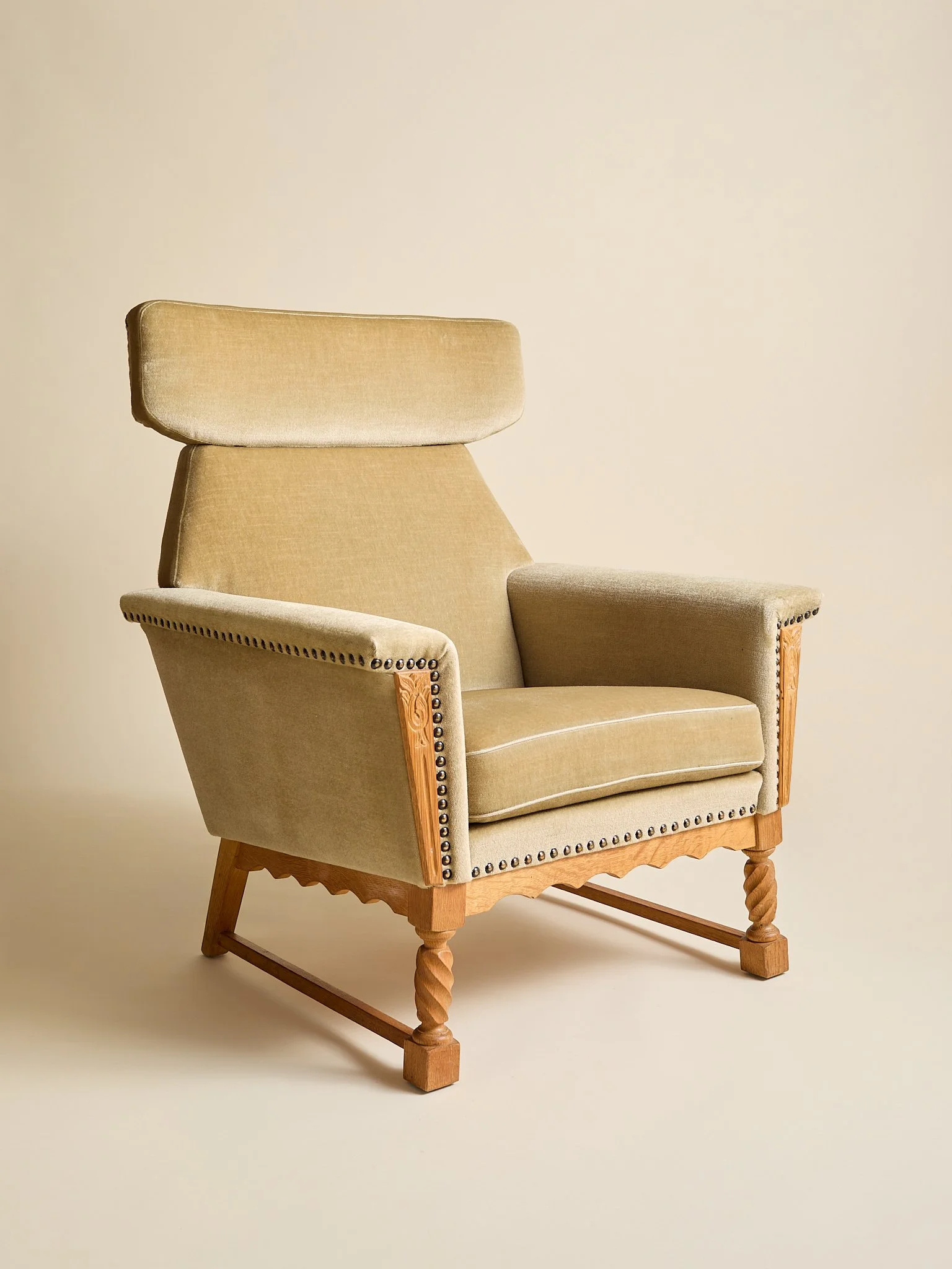 394_TheVintageDanishVelourCarvedDetailArmchairs_02.jpg
