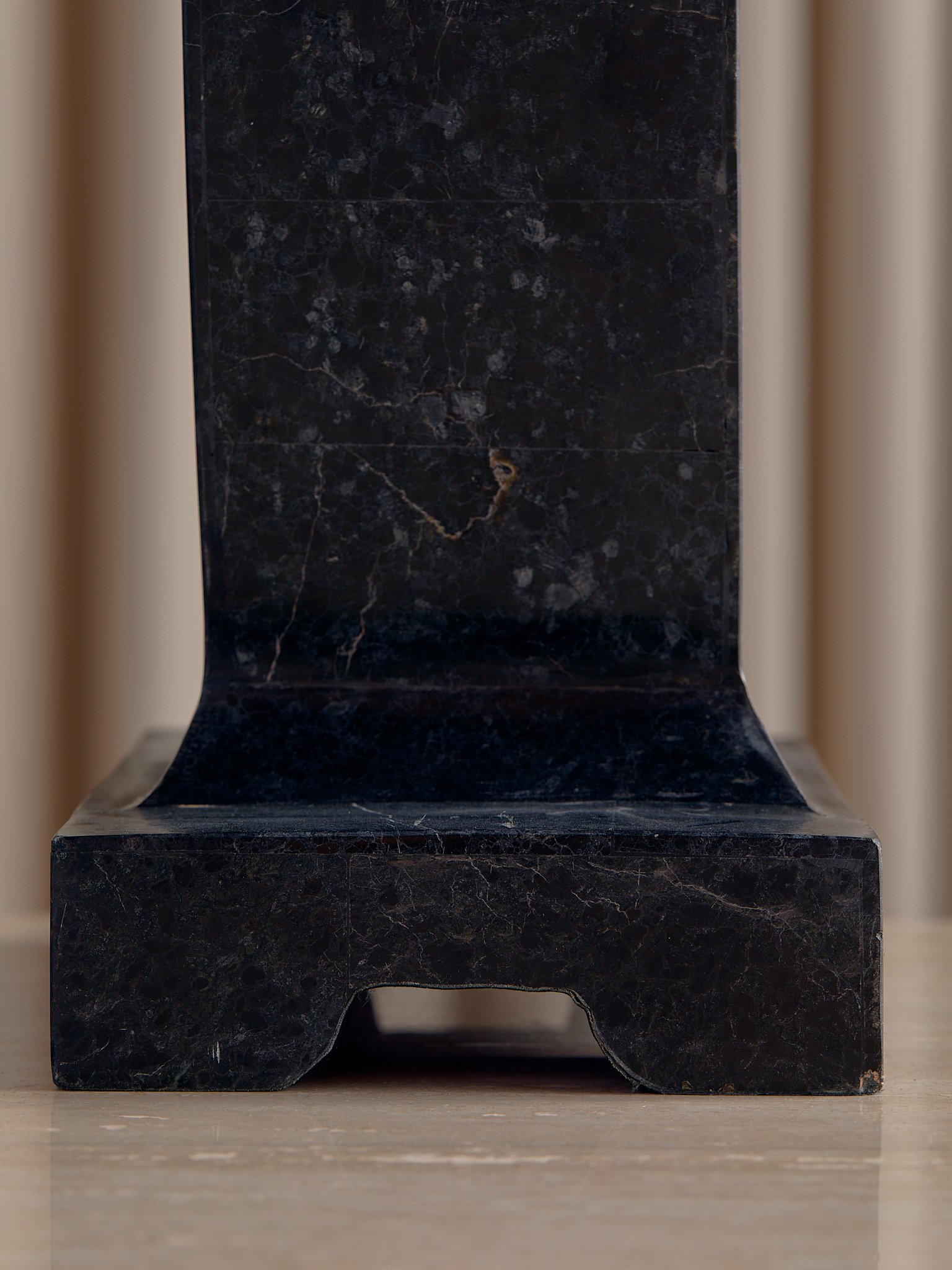 58_TheVintagePostModernBlackandSilverSculpturalVase_005.jpg