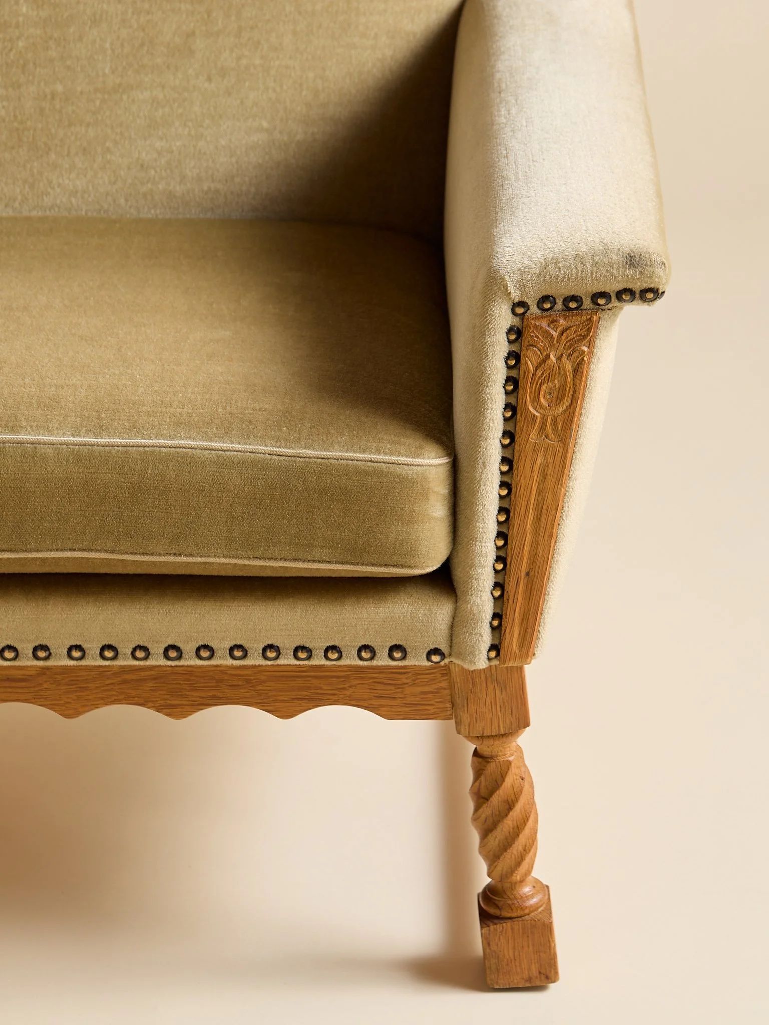 393_TheVintageDanishVelourCarvedDetailArmchairs_06.jpg