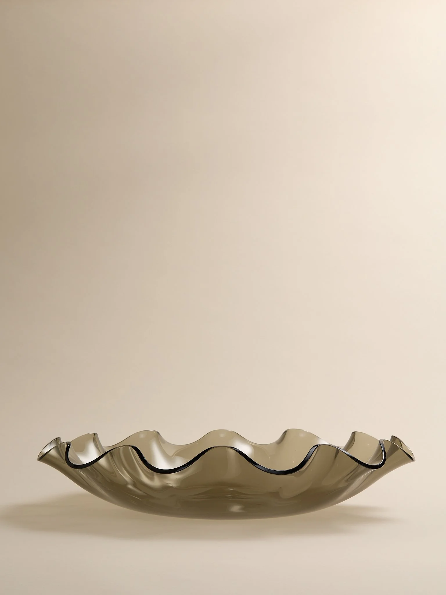 Shot_81_TheVintageFlutedSmokeGlassLargeTray_001.jpg