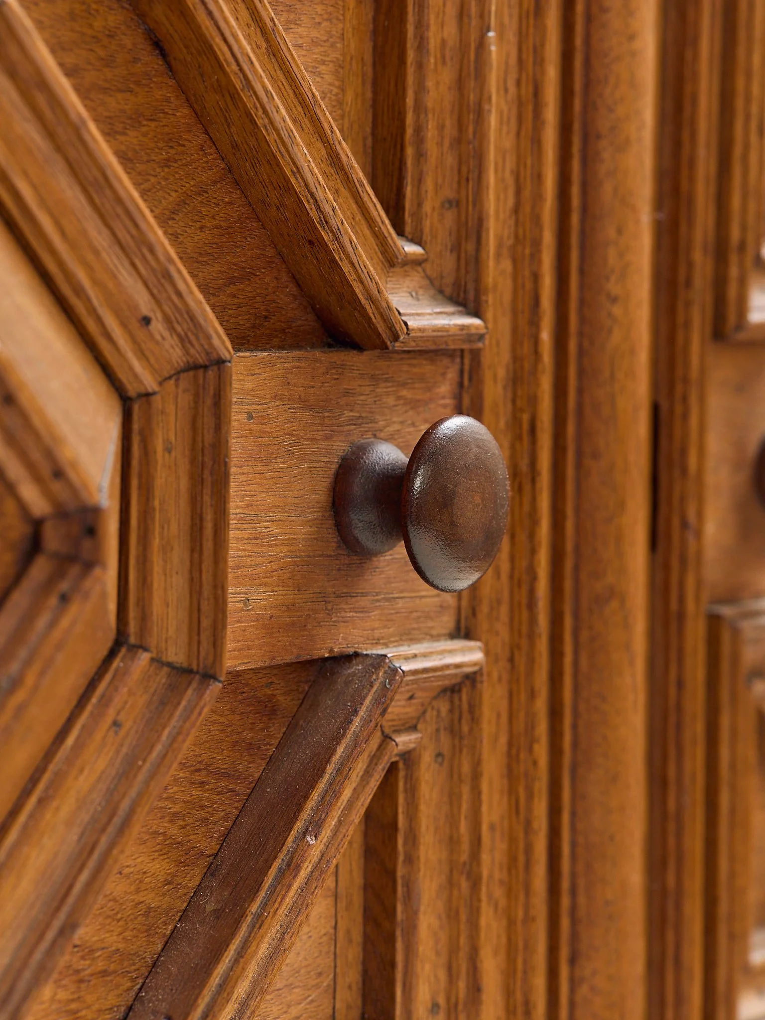 296_TheVintageWilliamandMaryIntricateCarvedWoodWalnutSideboard_09.jpg