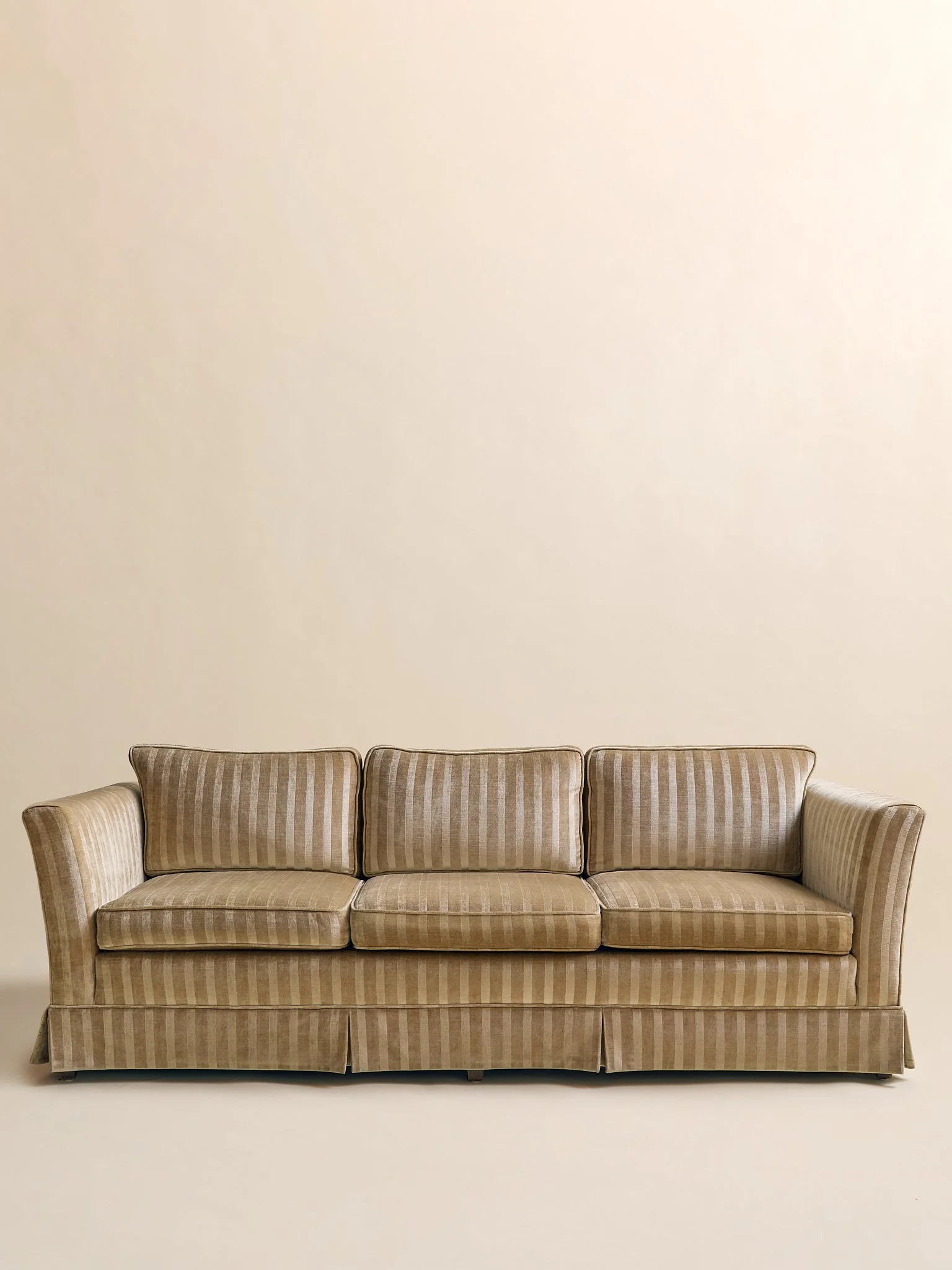 143_The60sModStripeSofa_001.jpg