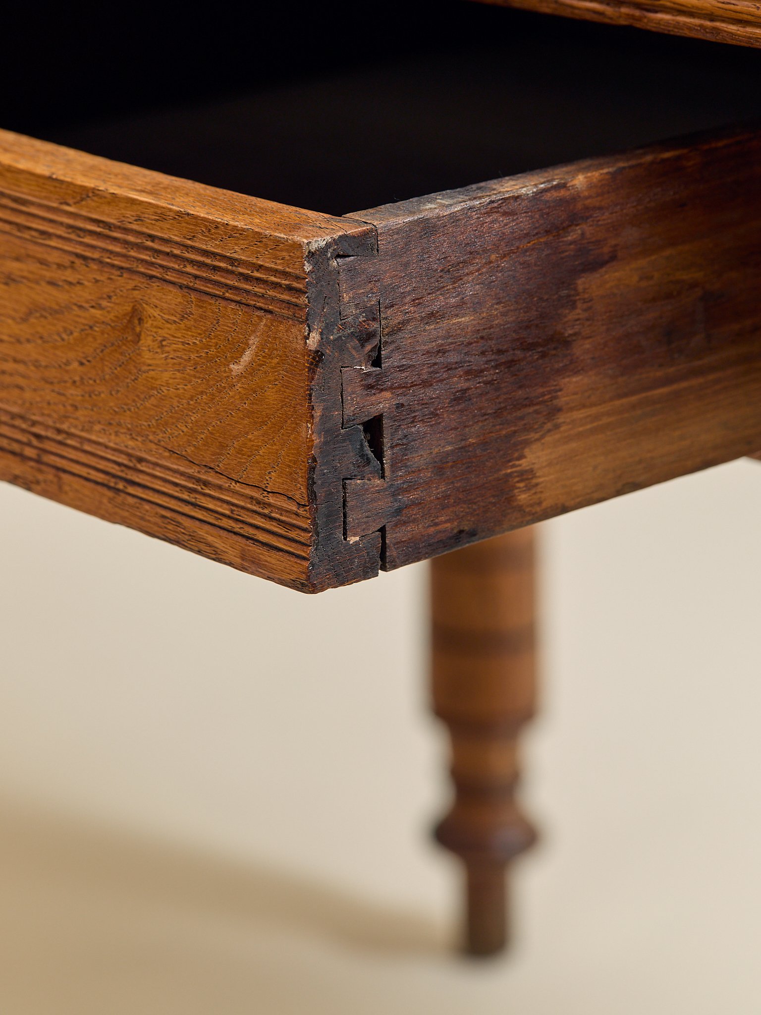 301_TheVintageOakAndLeatherDesk_12.jpg