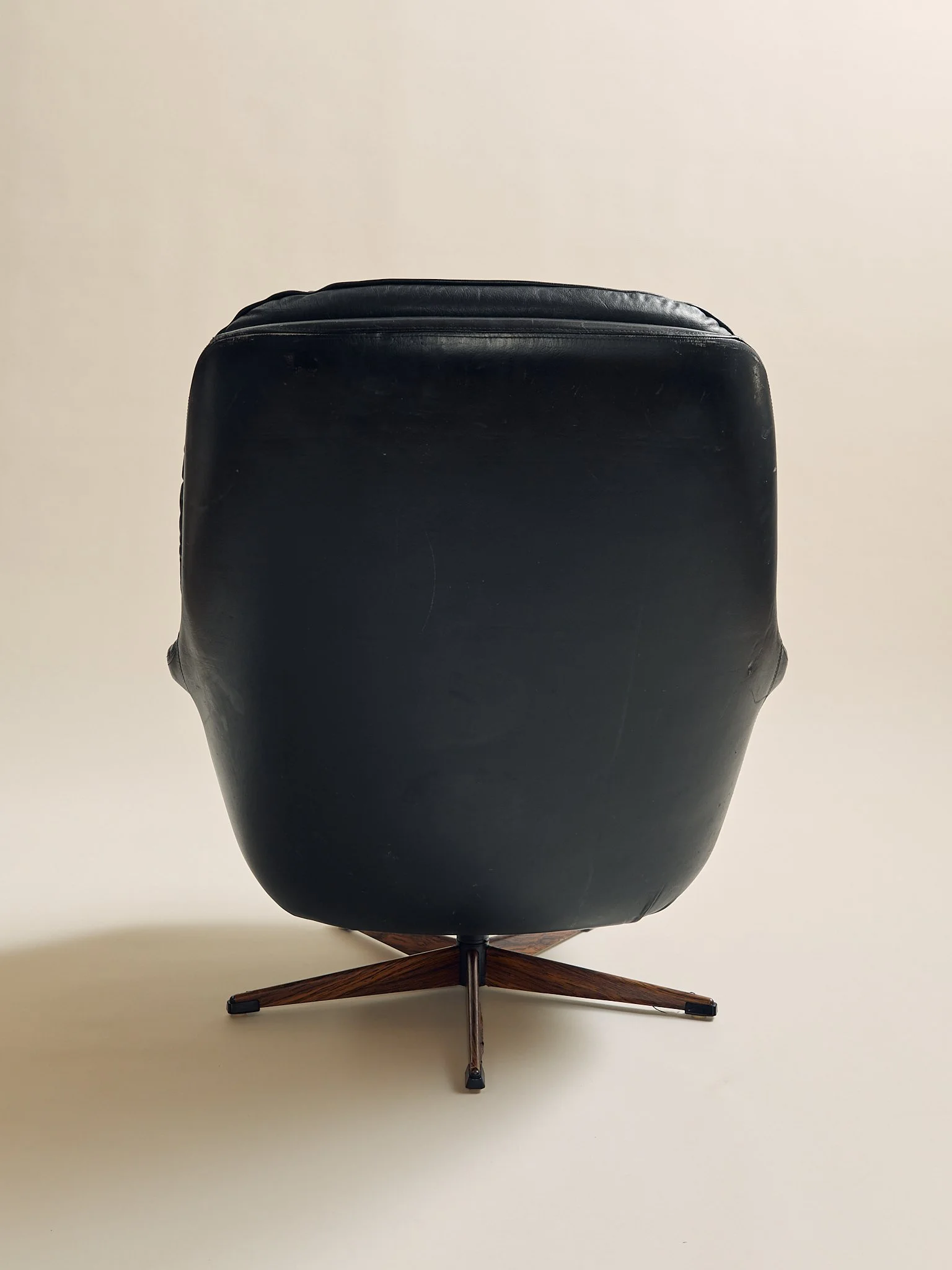 289_TheVintageH.W.KleinforBraminDanishLeatherLoungeChair1960s_05.jpg