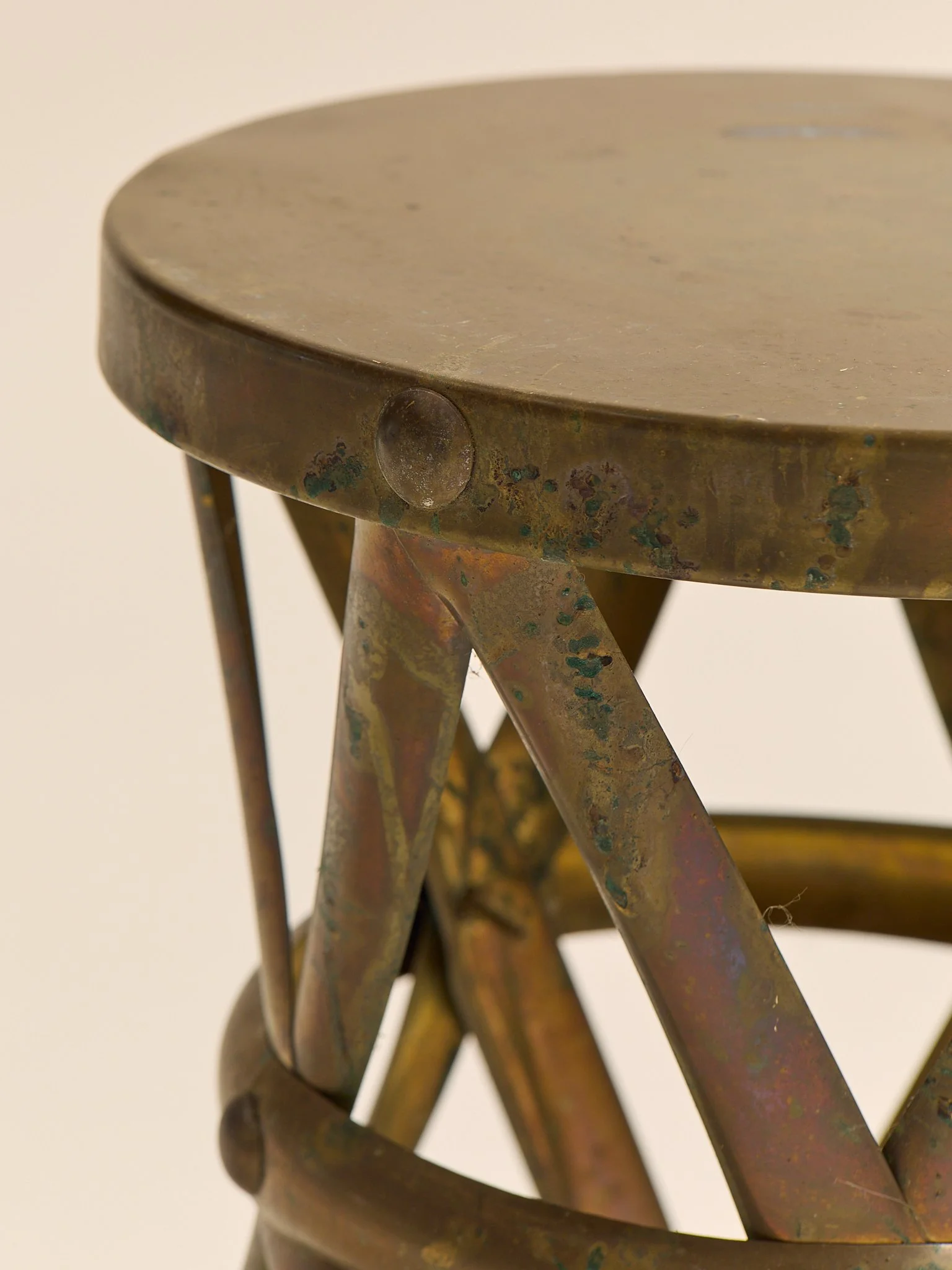 247_TheVintageBrassCrissCrossSideTable_004.jpg