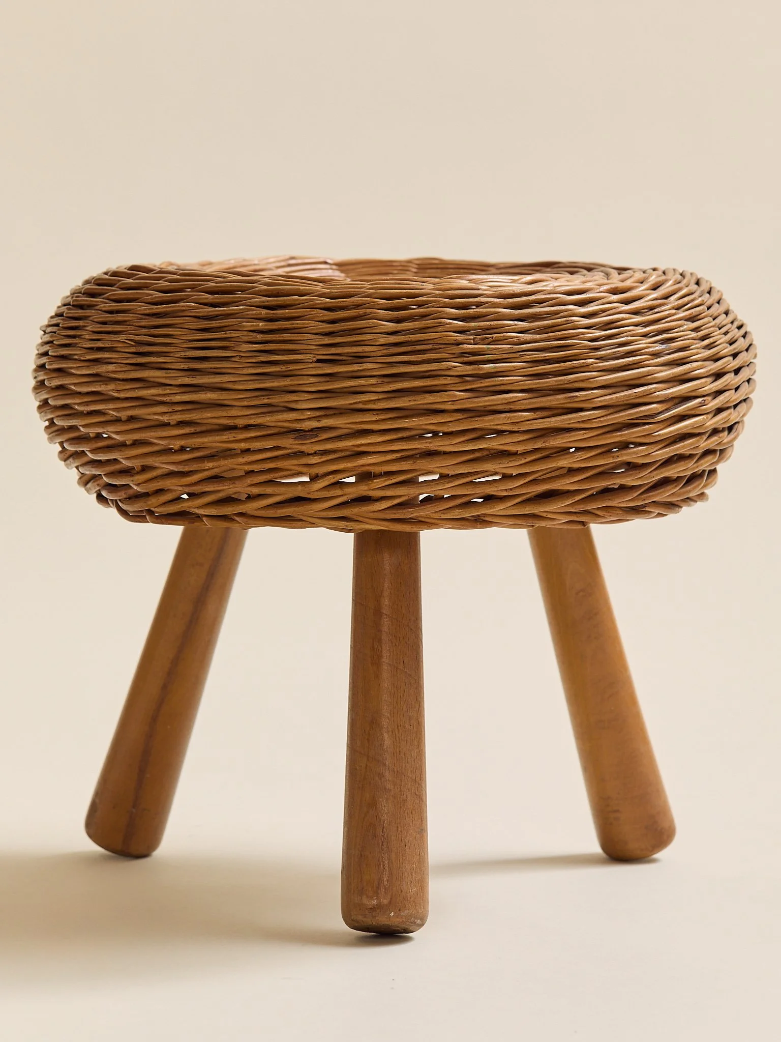 293_Stool_02_02.jpg