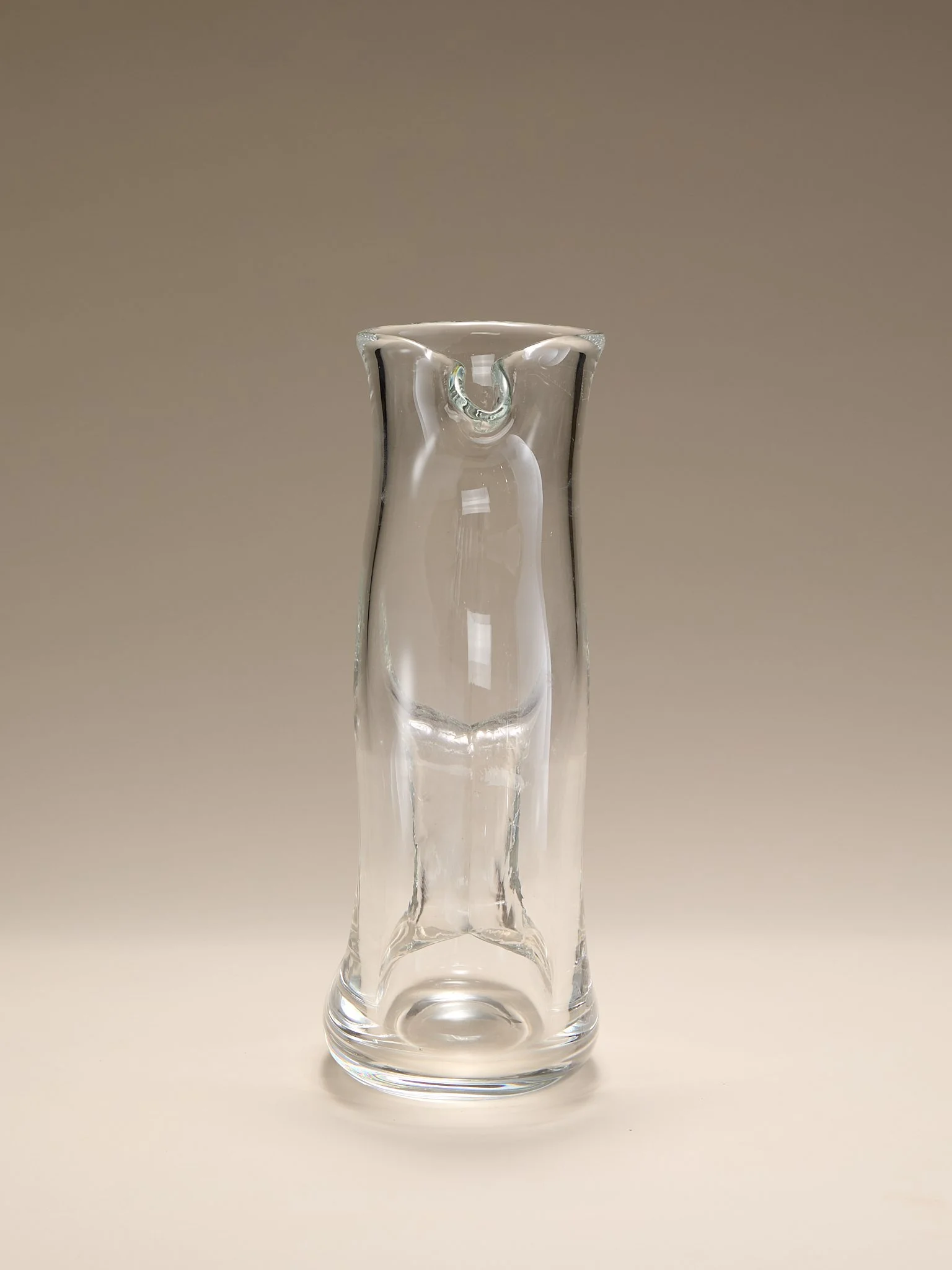 184_TheVintageHandBlownWaterPitcher_003.jpg