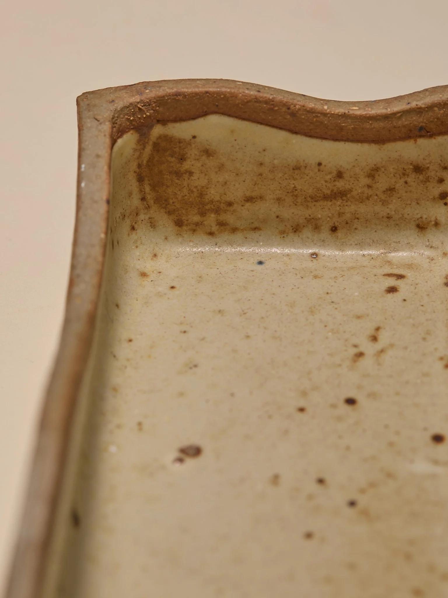 329_TheVintageStudioPotteryRectangleWavyVessel_005.jpg