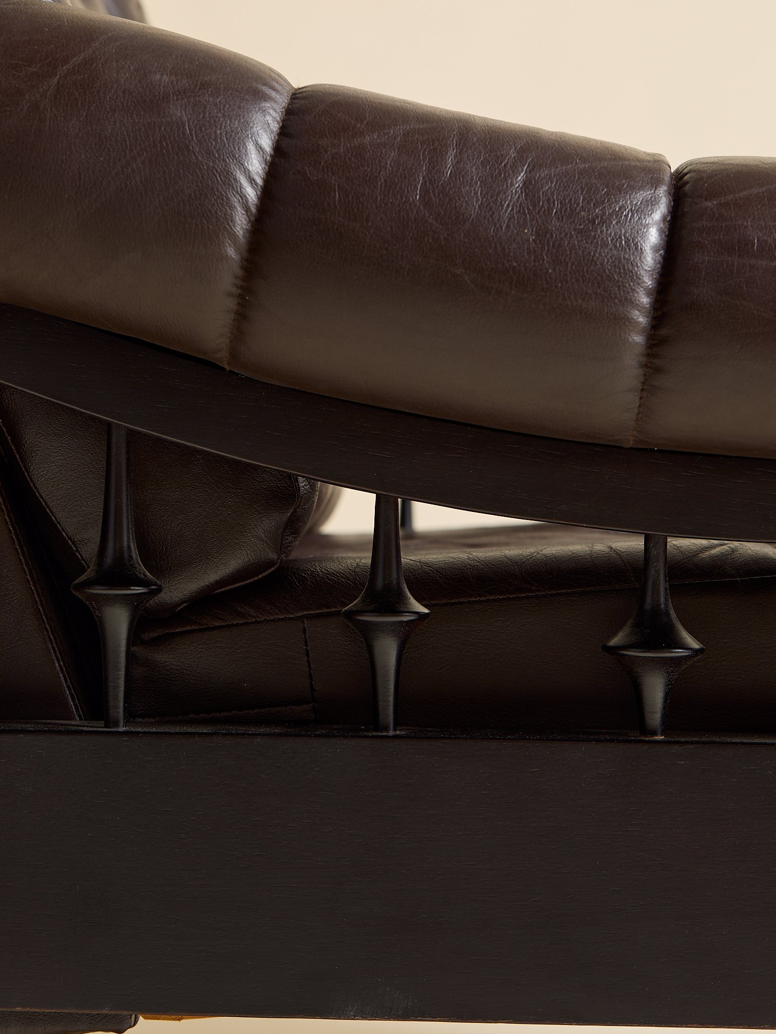 399_TheVintageDarkBrownMidCenturyLoungeChairs_08.jpg
