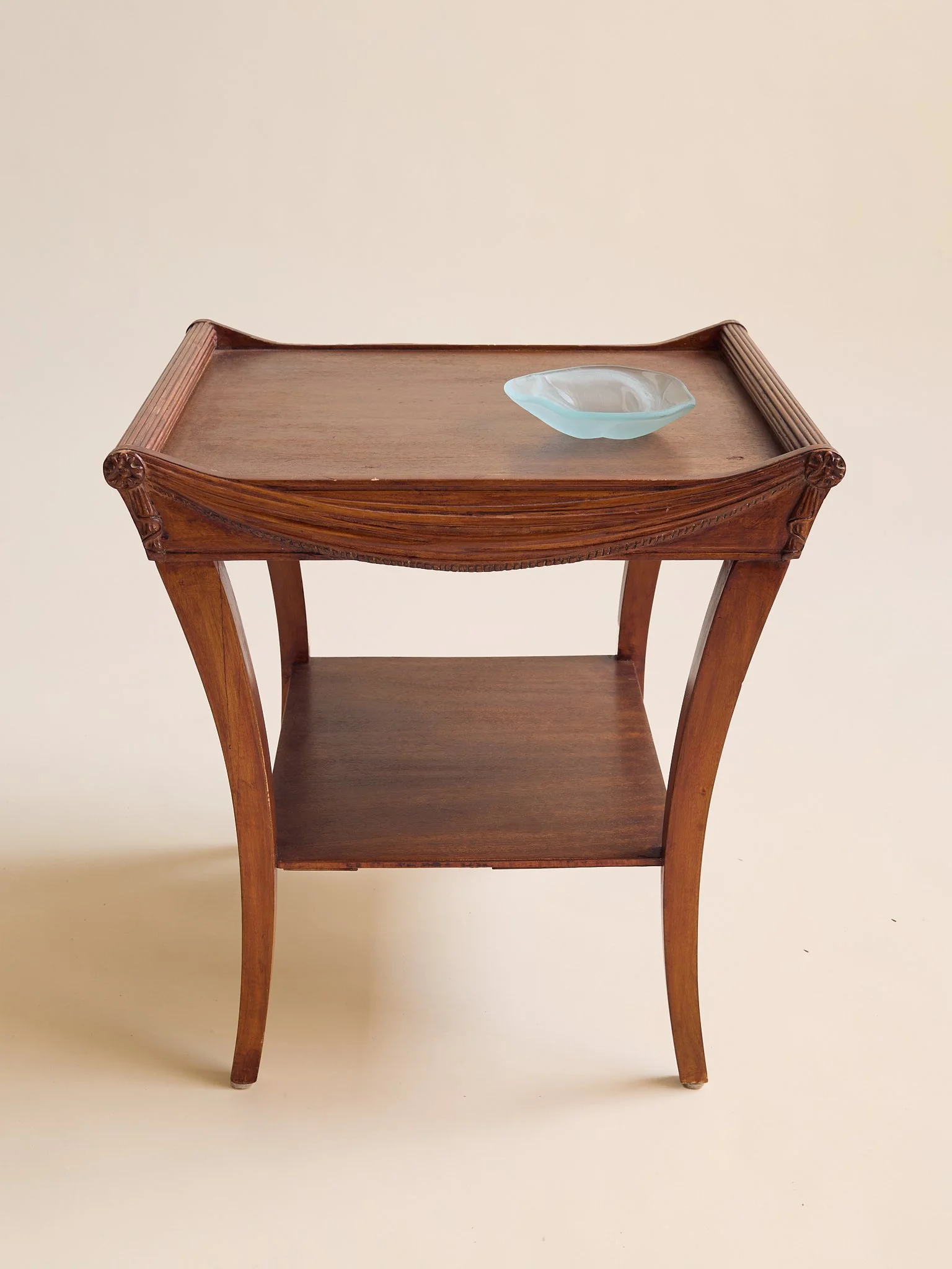 06_TheVintageCarvedWoodSideTable_002.jpg