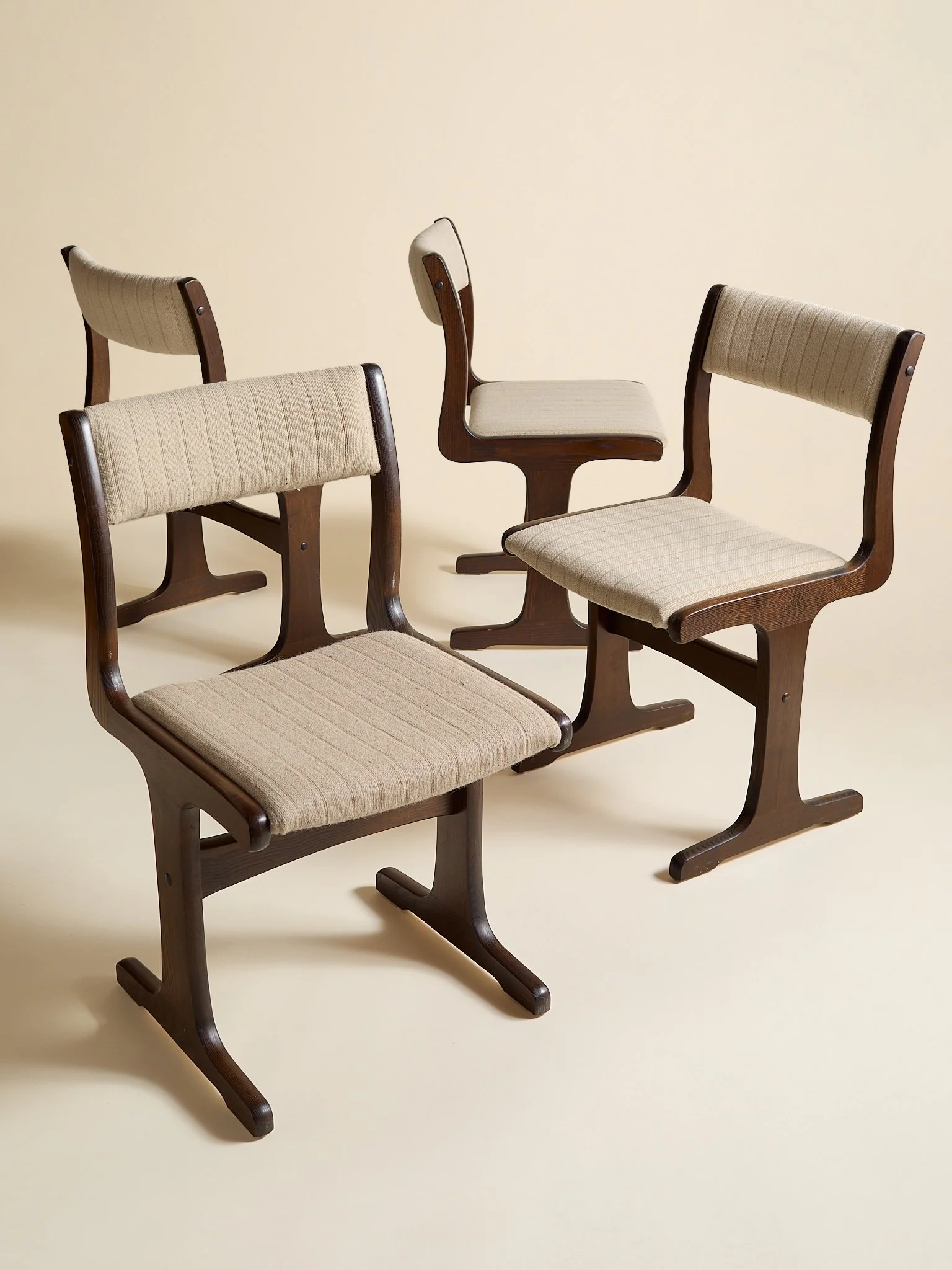 409_TheVintageGangsoMoblerDanishOakDiningChairs1970S_02.jpg