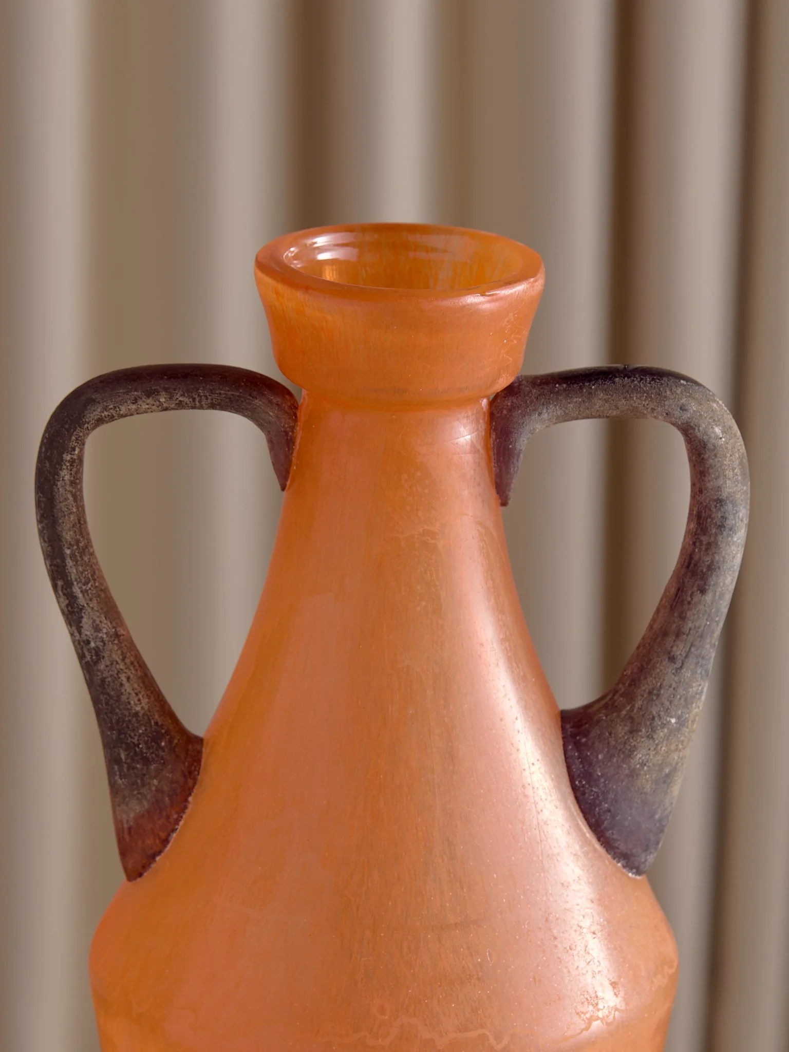59_TheHandBlownScavoGlassOrangeVase_005.jpg