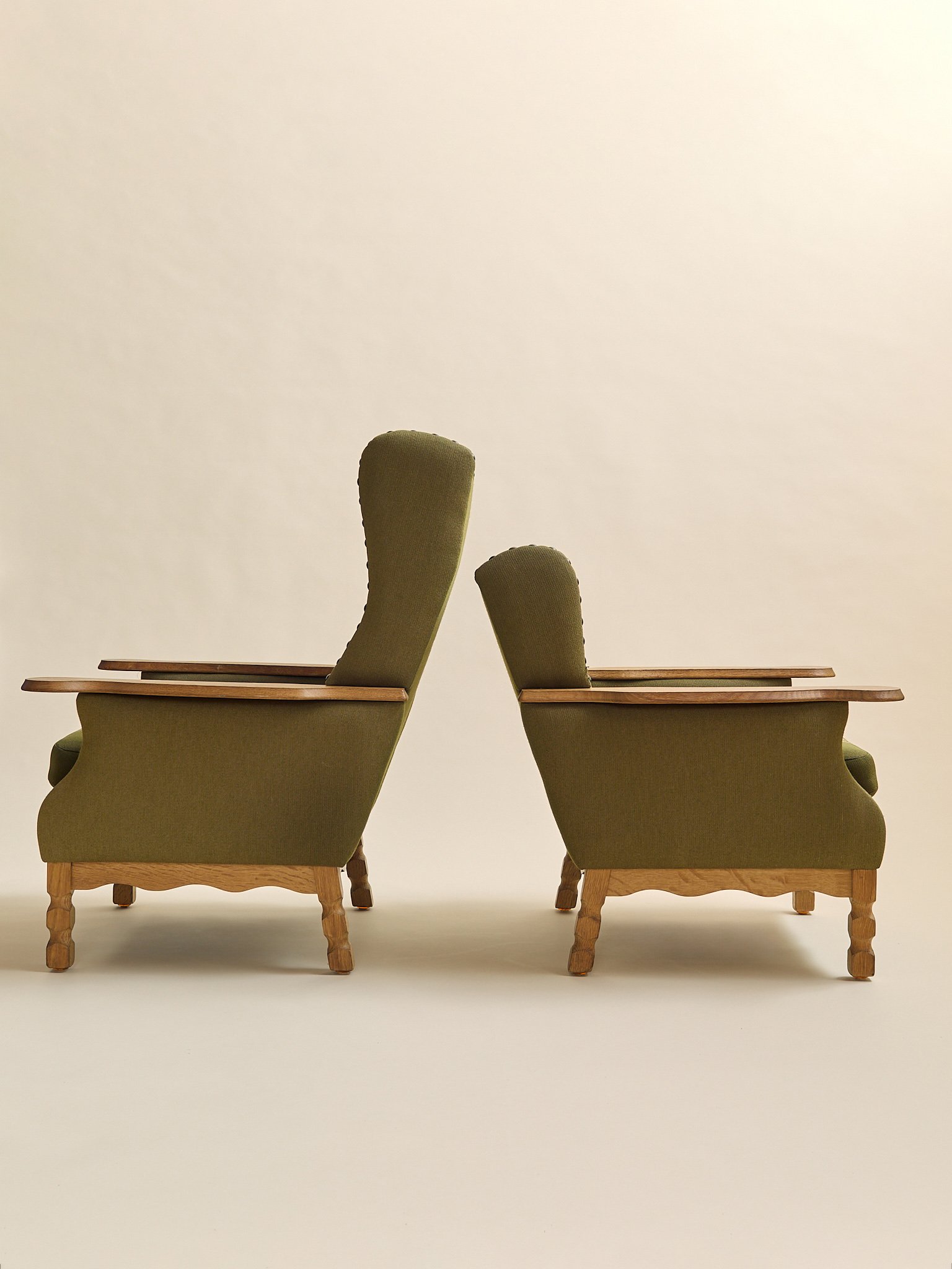 373_TheVintageDanishOakLoungeChairsAttrHenningKjaernulf1960s_2_06.jpg