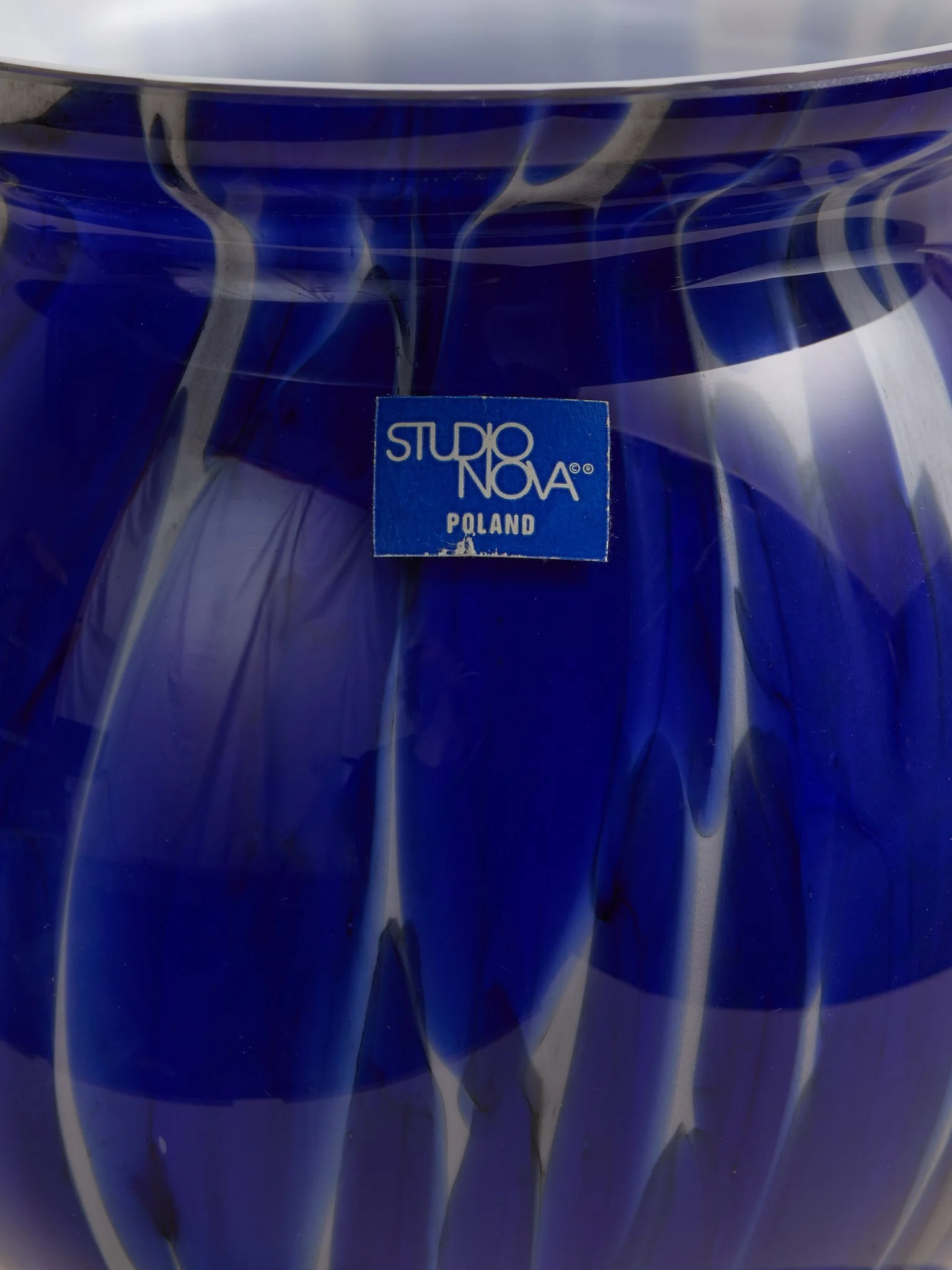 Shot_77_TheArtDecoBlueGlassBubbleVase_019.jpg