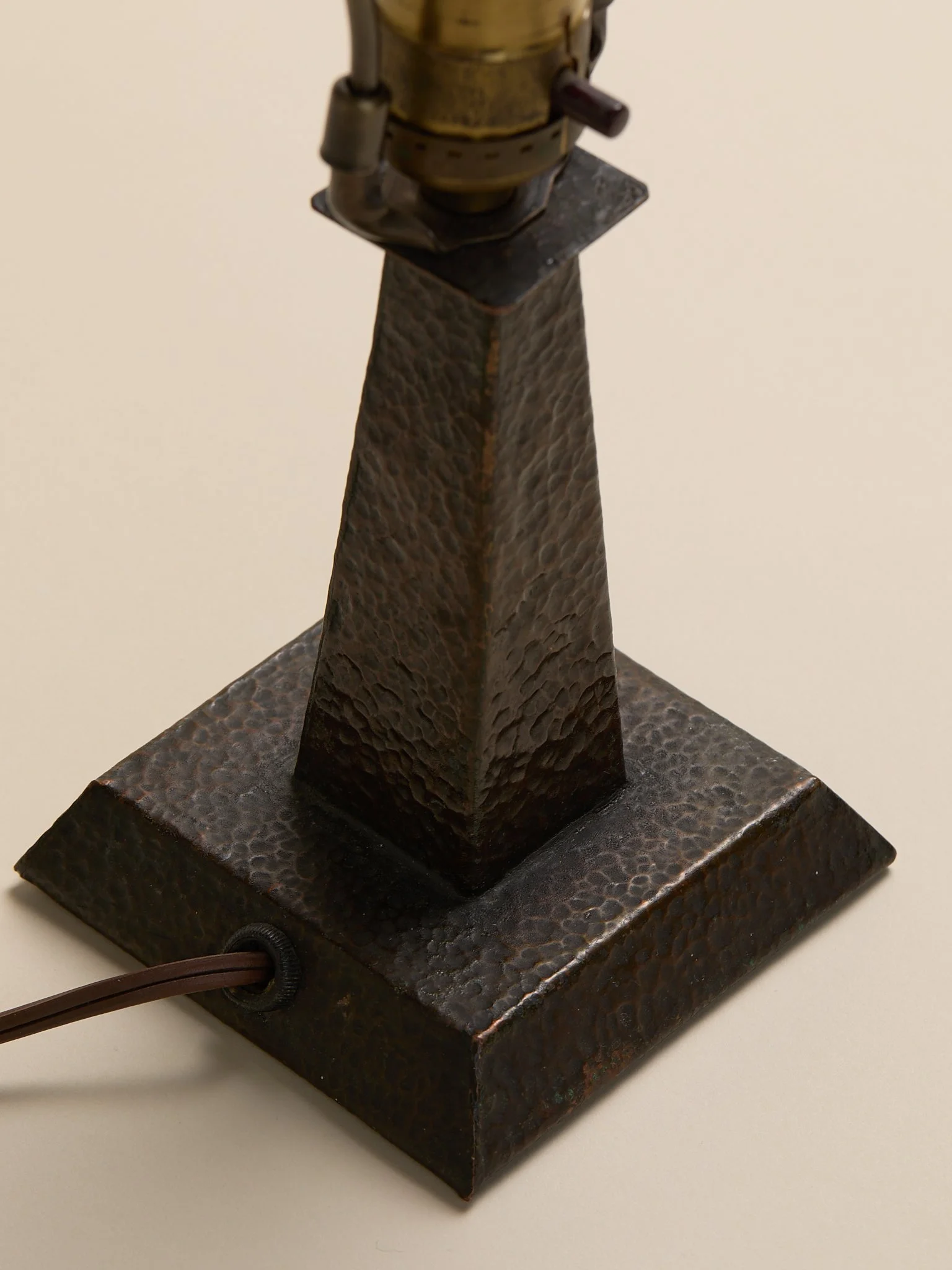 Shot_93_TheVintageHammeredCopperMiniMissionLamp_005.jpg