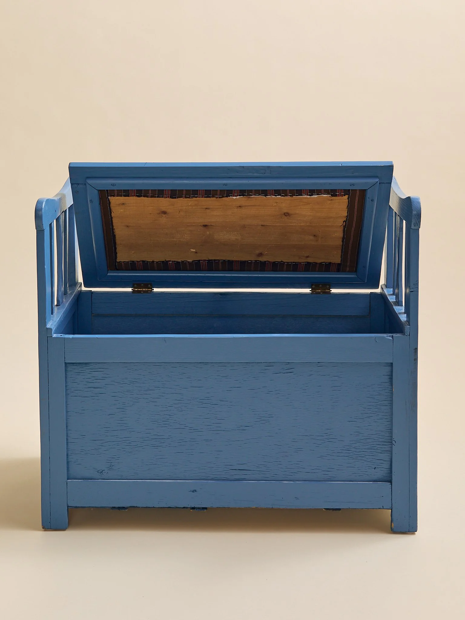 367_TheVintageHandmadeSwedishPaintedPineBenchC.1930S_02.jpg
