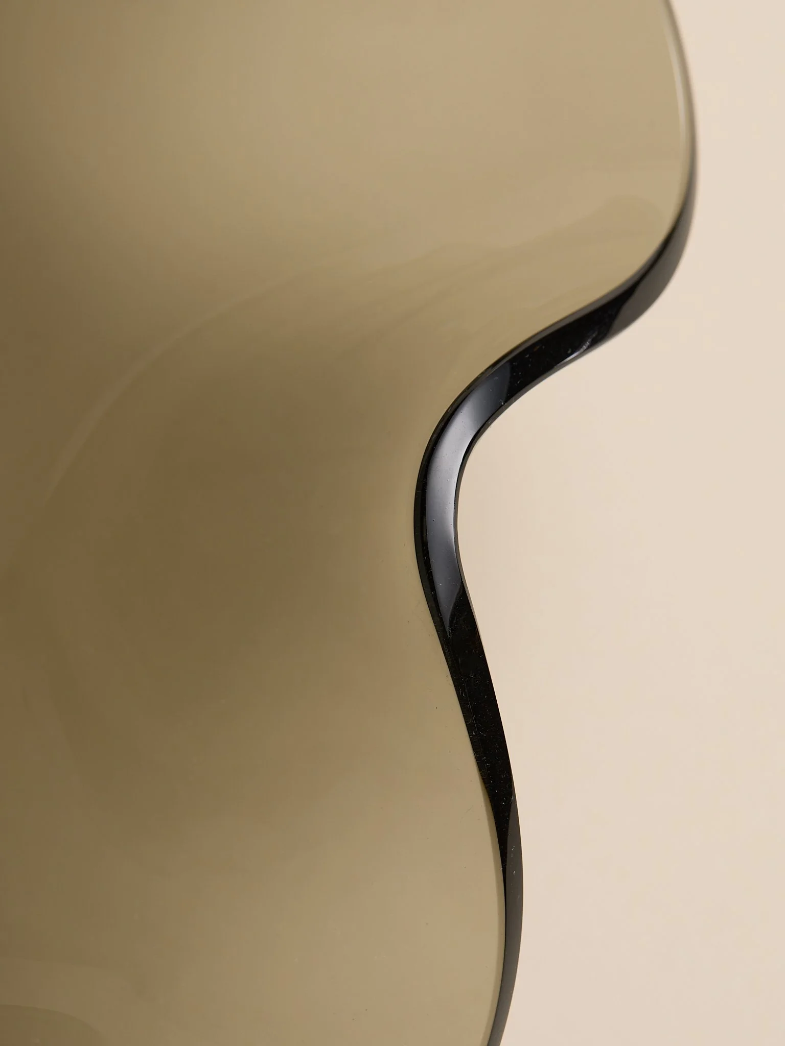 Shot_81_TheVintageFlutedSmokeGlassLargeTray_005.jpg
